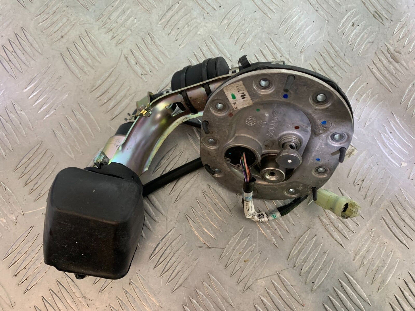 TRIUMPH BONNEVILLE T100 PETROL PUMP YEAR 2017-2021 (CMB1084)