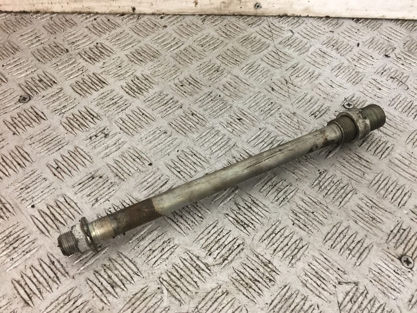 KAWASAKI Z1000 SWINGARM SPINDLE YEAR 2007-2009 (STOCK 763)