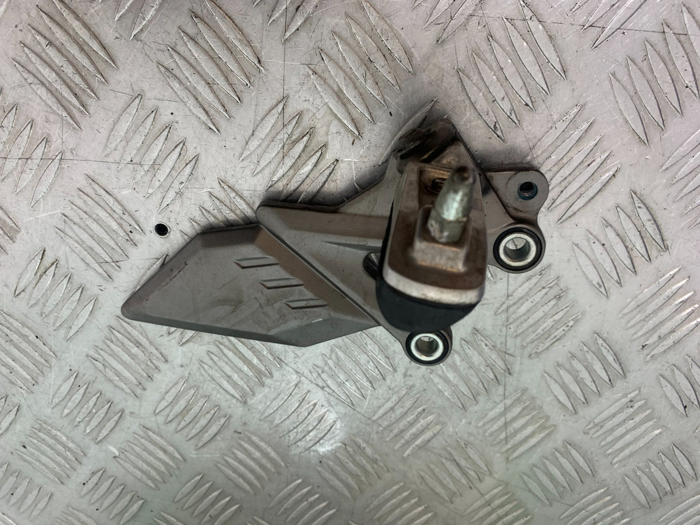 KAWASAKI Z125 Z 125 FRONT LEFT HANGER YEAR 2018-2023 (CMB1167)