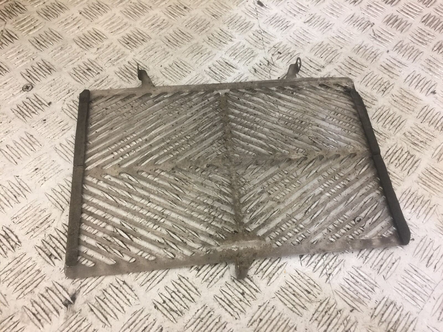 KAWASAKI Z750 Z 750 RADIATOR GUARD YEAR 2009-2012 (STOCK 670)