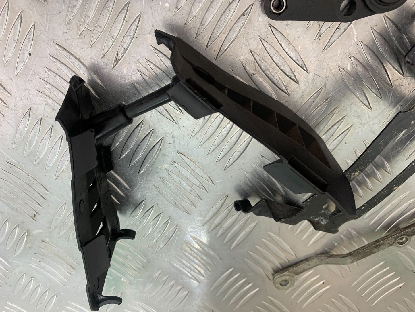 KTM 990 SUPERMOTO T INFILLS AND BRACKETS YEAR 2010-2011 (CMB1032)