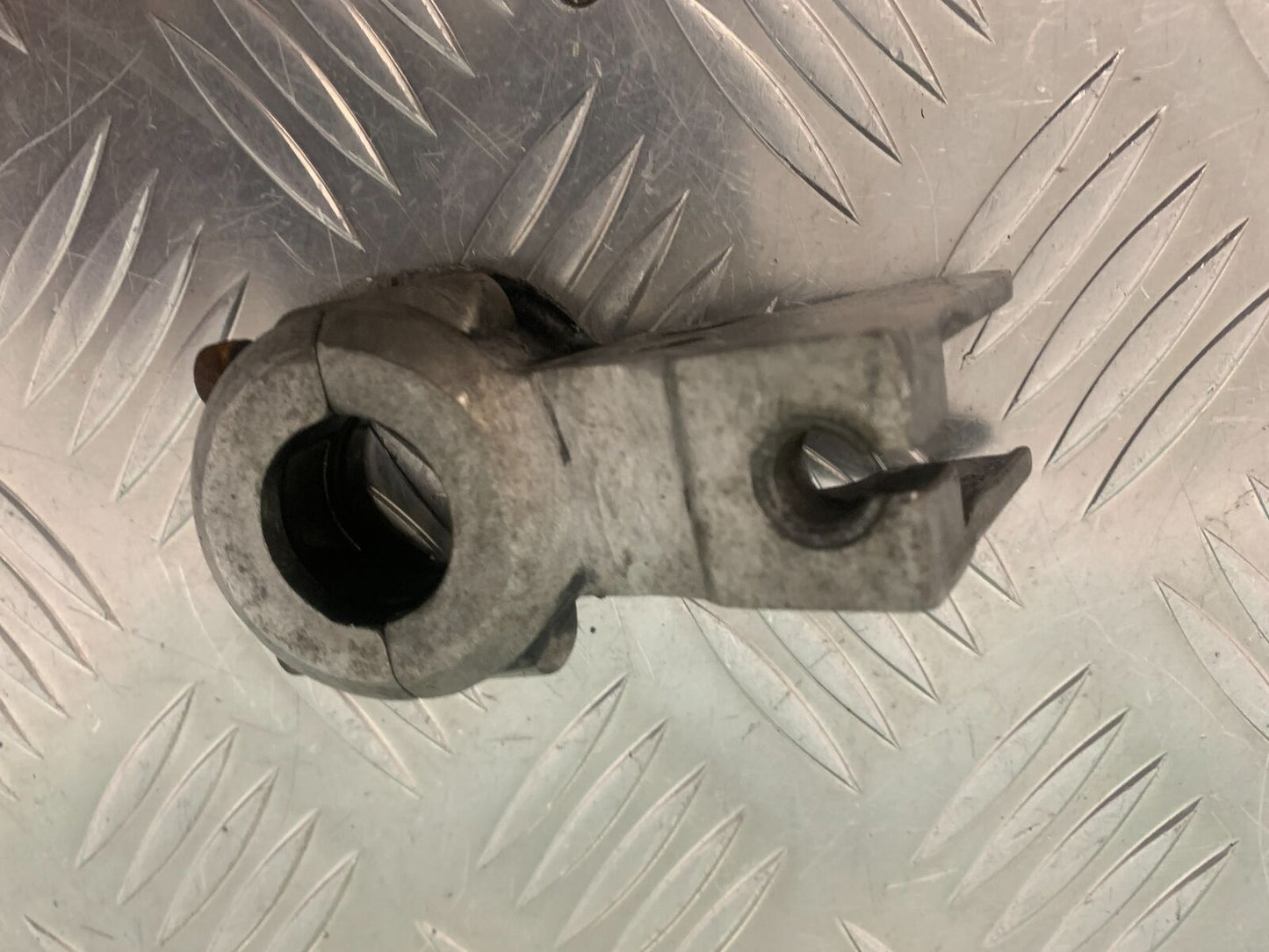 HARLEY DAVIDSON XL53C XL883 CLUTCH LEVER BRACKET YEAR 2001 (STOCK 960)