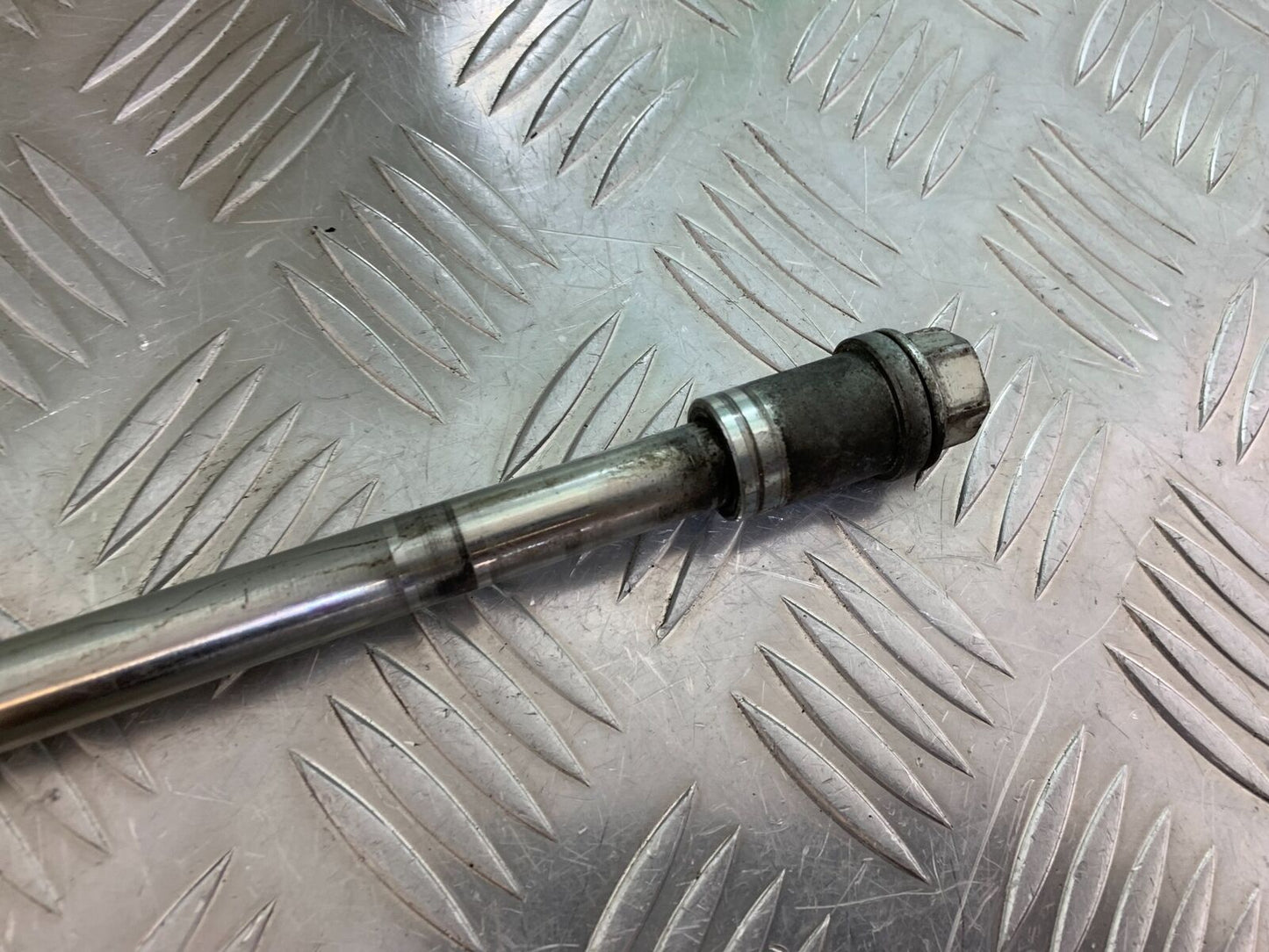 KAWASAKI ER5 ER 5 FRONT WHEEL SPINDLE YEAR 1997-2007 (CMB1003)