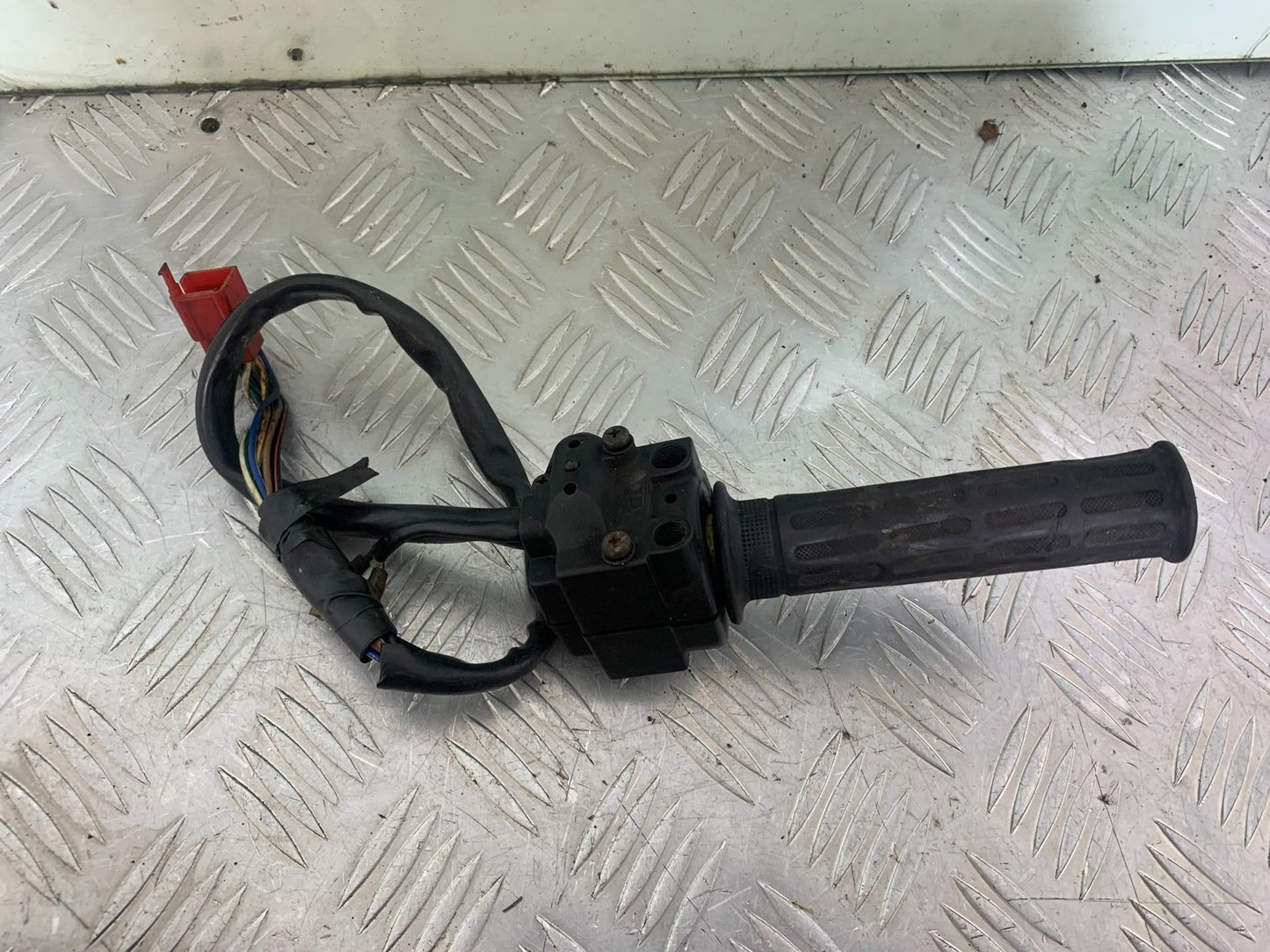 HONDA GL500 GL 500 SILVERWING RIGHT SWITCH GEAR YEAR 1981-82 (CMB1168)