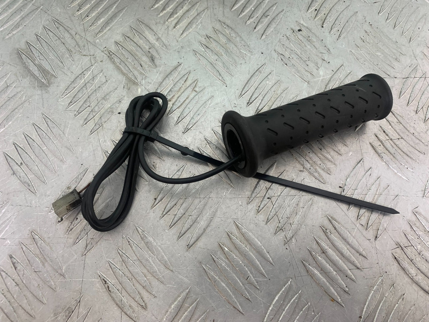 TRIUMPH 675 STREET TRIPLE 1 X HEATED GRIP 2013-2016 (CMB1186)