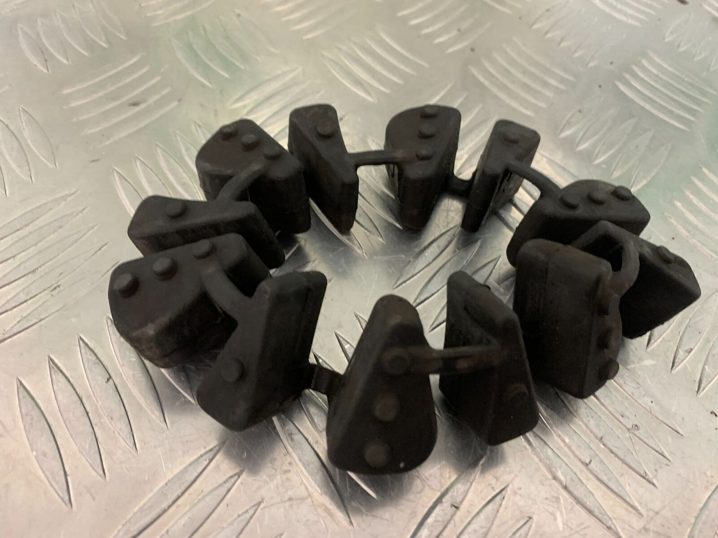 TRIUMPH 675 STREET TRIPLE CUSH DRIVE RUBBERS YEAR 2008 (STOCK 984)