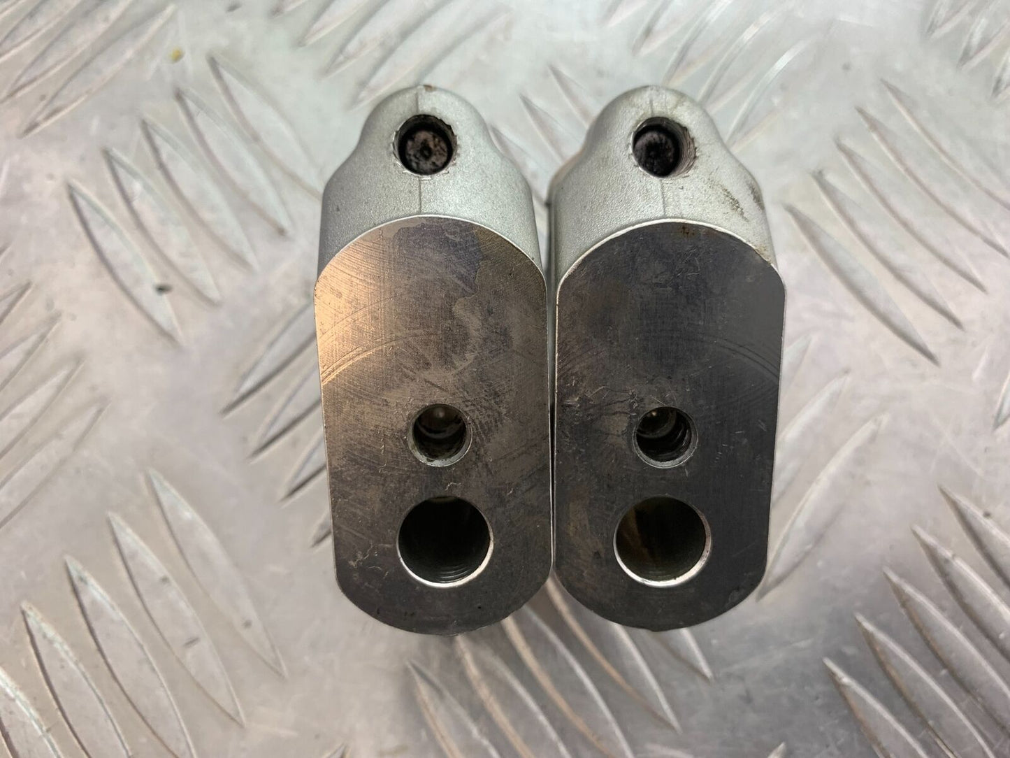 TRIUMPH TIGER 800 XC HANDLEBAR CLAMPS YEAR 2011-2014 (CMB1022)