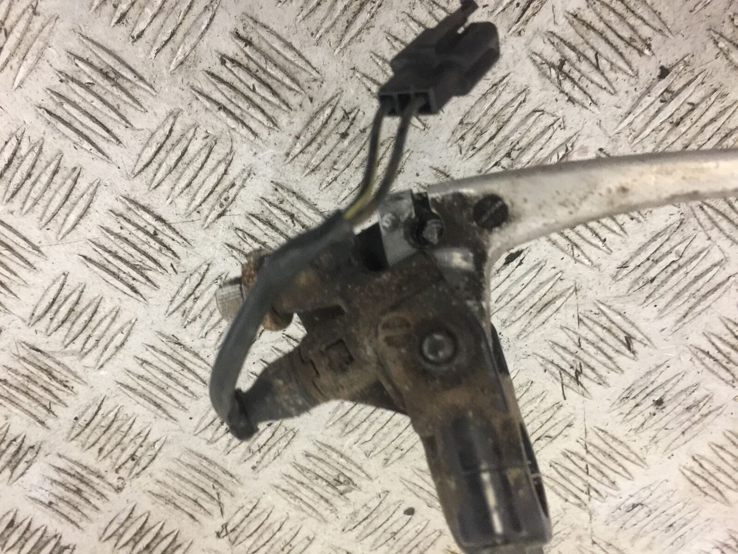 TRIUMPH 595 DAYTONA CLUTCH LEVER AND BRACKET YEAR 1997-1998 (STOCK 691)