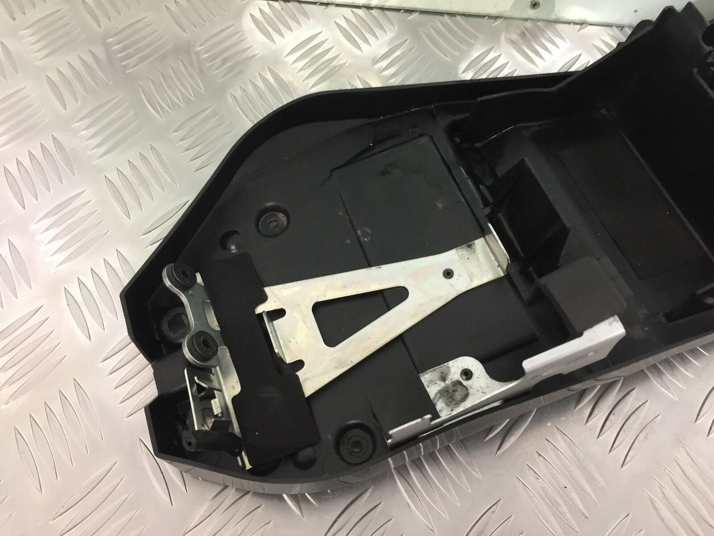 KAWASAKI Z1000 Z 1000 UNDERTRAY YEAR 2007-2009 (STOCK 927)