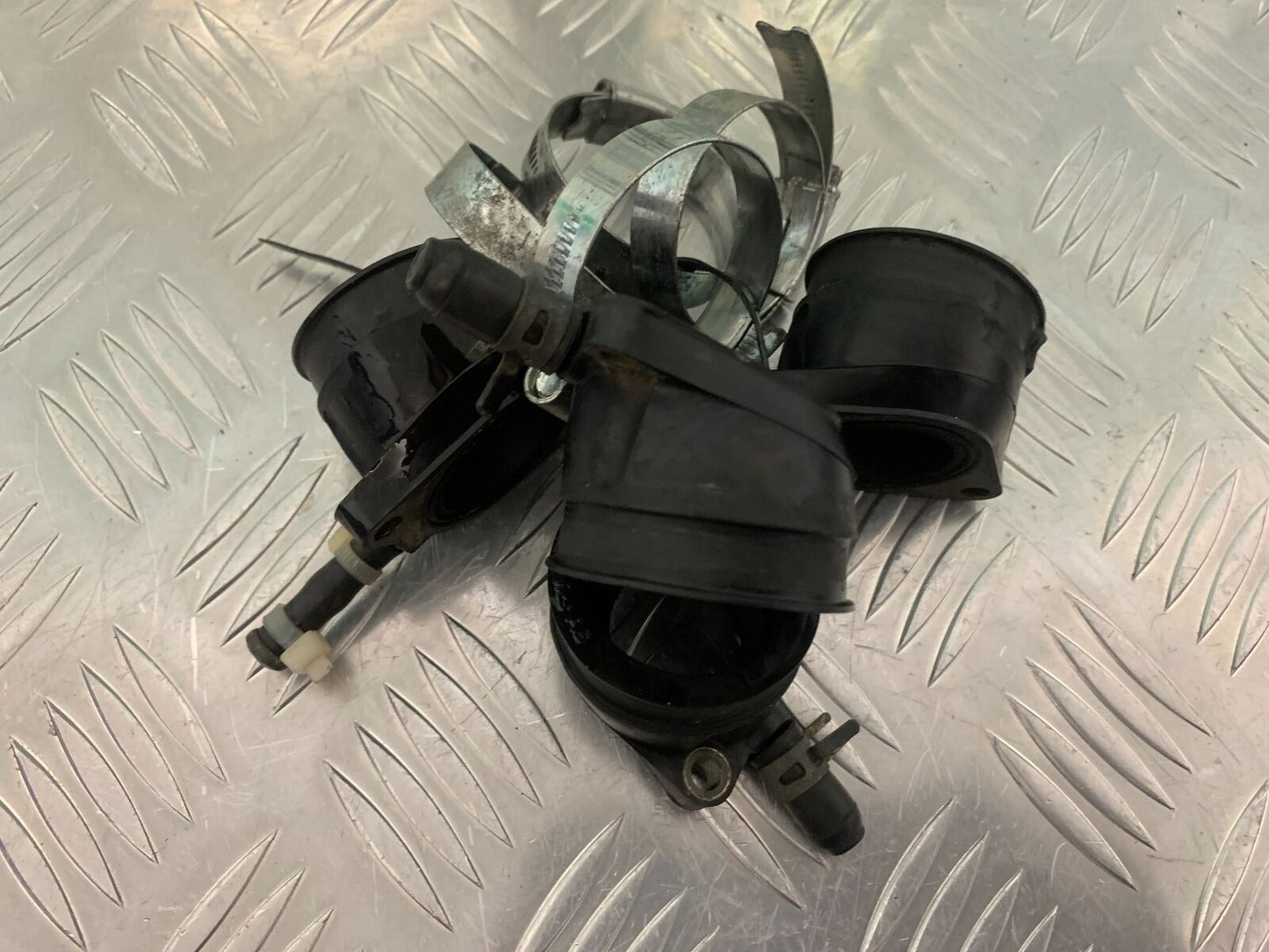 YAMAHA FZS600 FAZER 600 CARB RUBBERS YEAR 1998-2001 (STOCK 964)