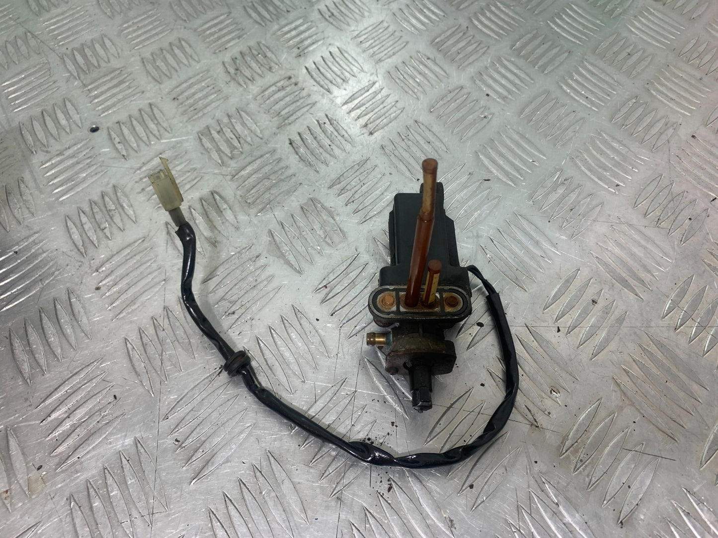 YAMAHA XV535 XV 535 VIRAGO PETROL TAP YEAR 1994-02 (CMB1162)