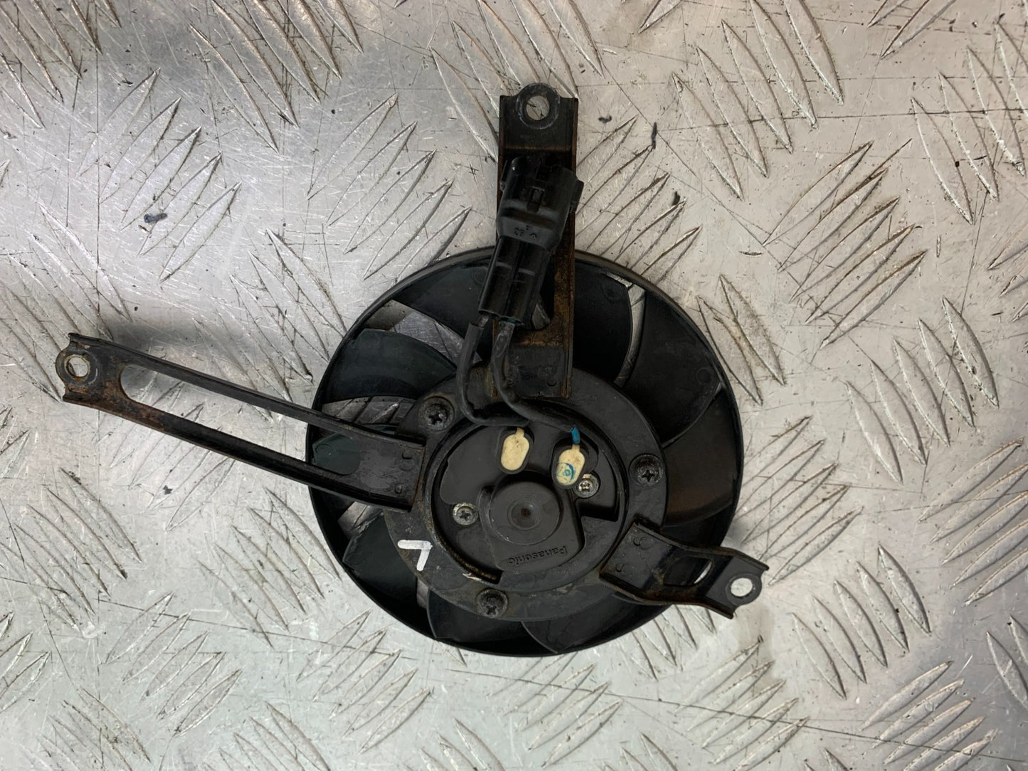 HONDA CBR1000 RR LEFT FAN YEAR 2008-2011 (CMB1330)