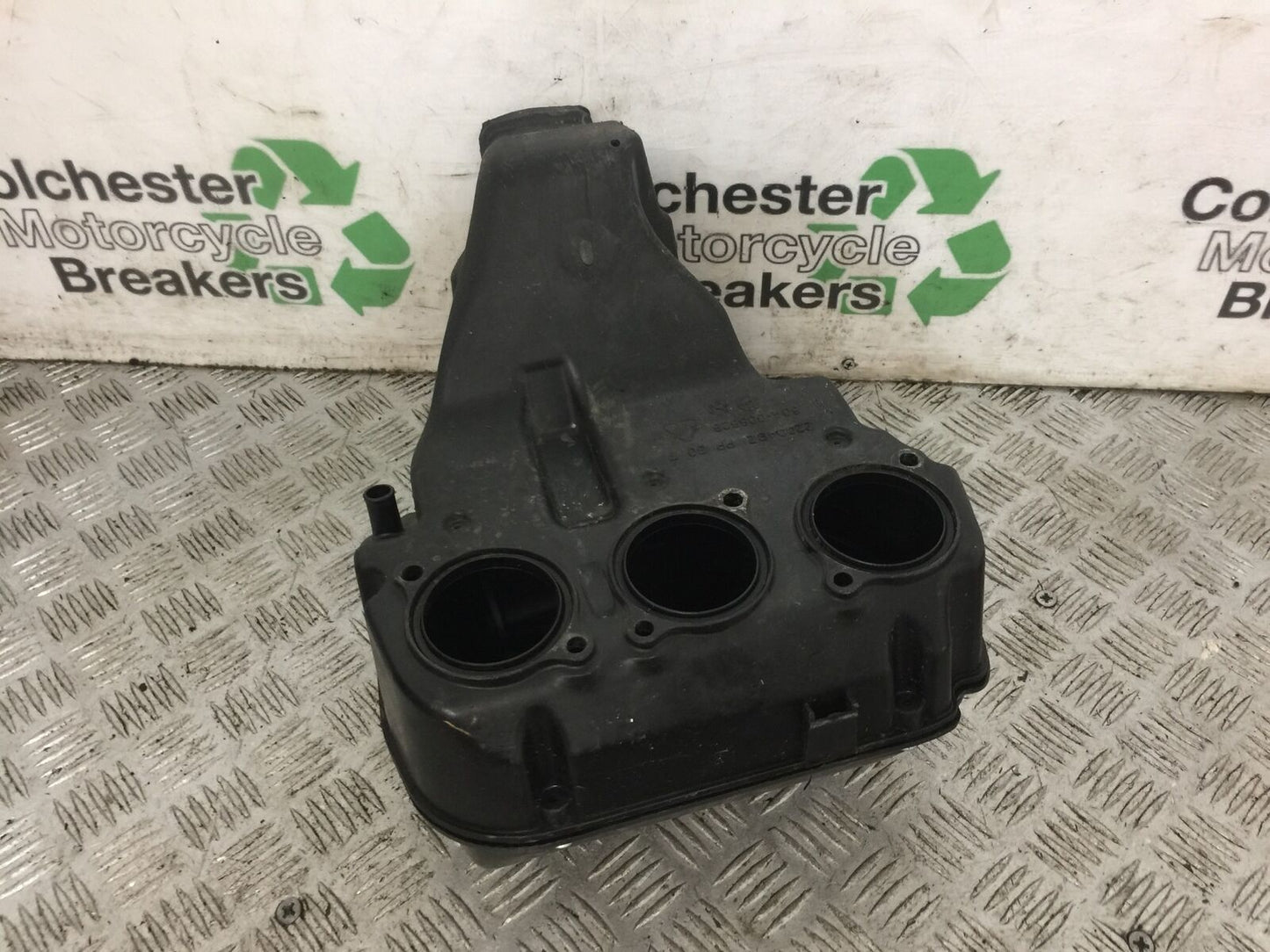 TRIUMPH 675 DAYTONA AIRBOX YEAR 2006-2008 (STOCK 789)