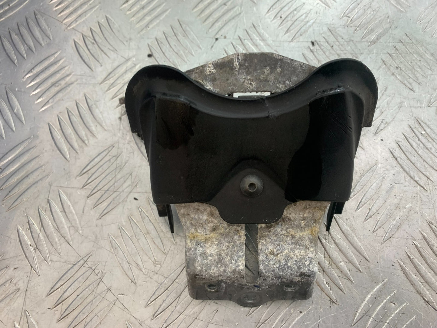 YAMAHA XMAX 125 XMAX-125 SEAT HINGE YEAR 2015-2020 (CMB1266)