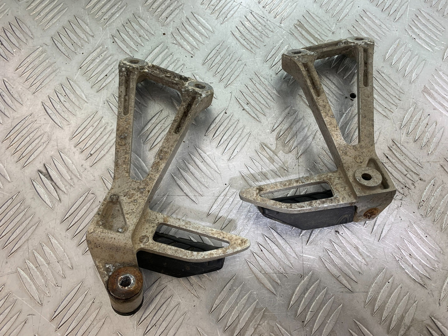 HONDA CBR500R CBR 500 R REAR HANGER AND PEGS YEAR 2012-16 (CMB1151)