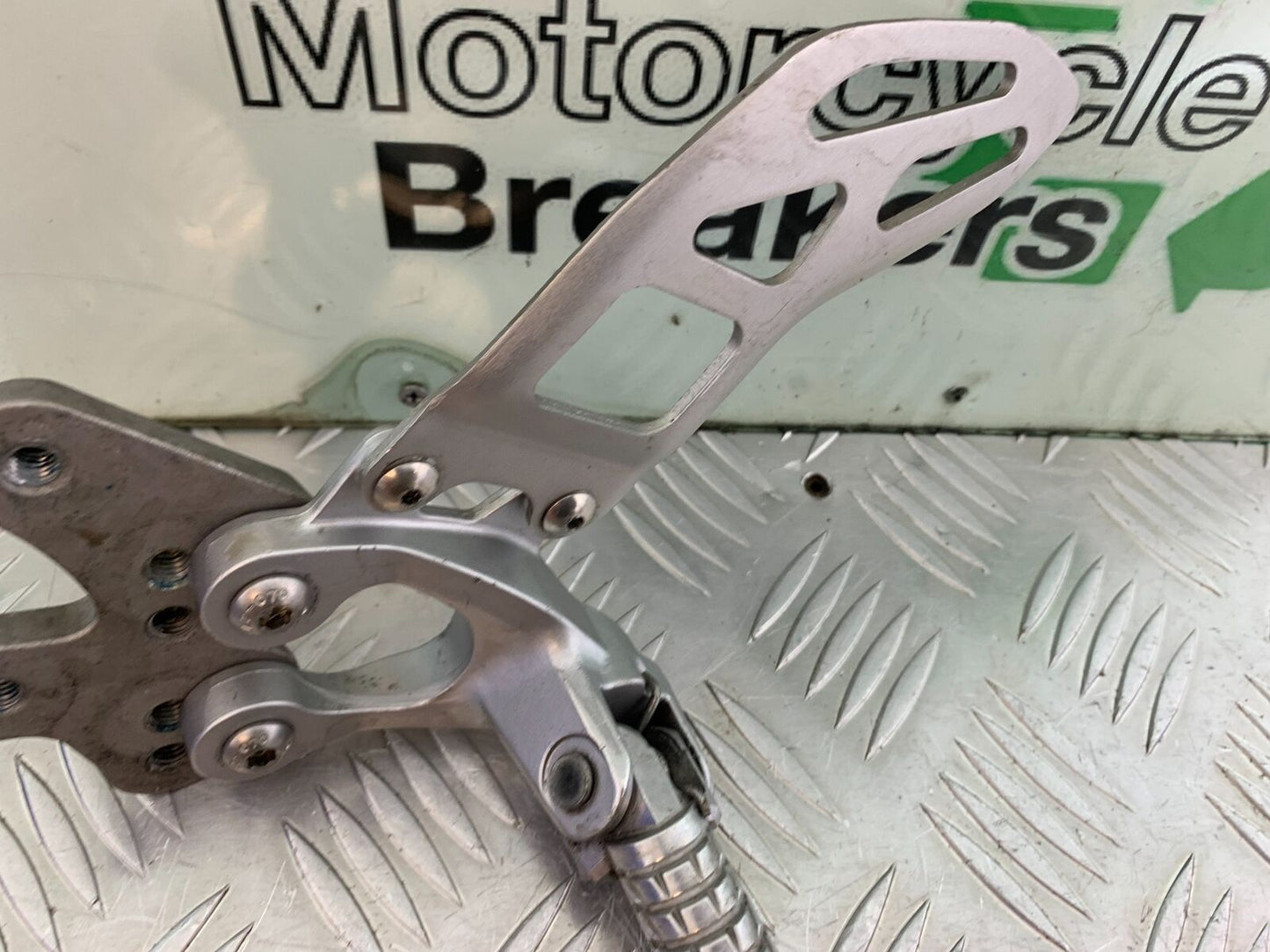 SUZUKI GSXR1000 GSXR 1000 FRONT LEFT HANGER 2009-2016 (CMB1049)