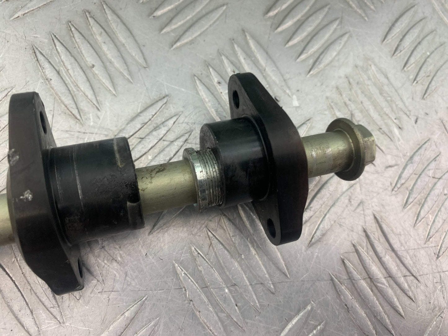TRIUMPH 675 STREET TRIPLE RX SWINGARM SPINDLE 2015- 2017 (CMB1299)