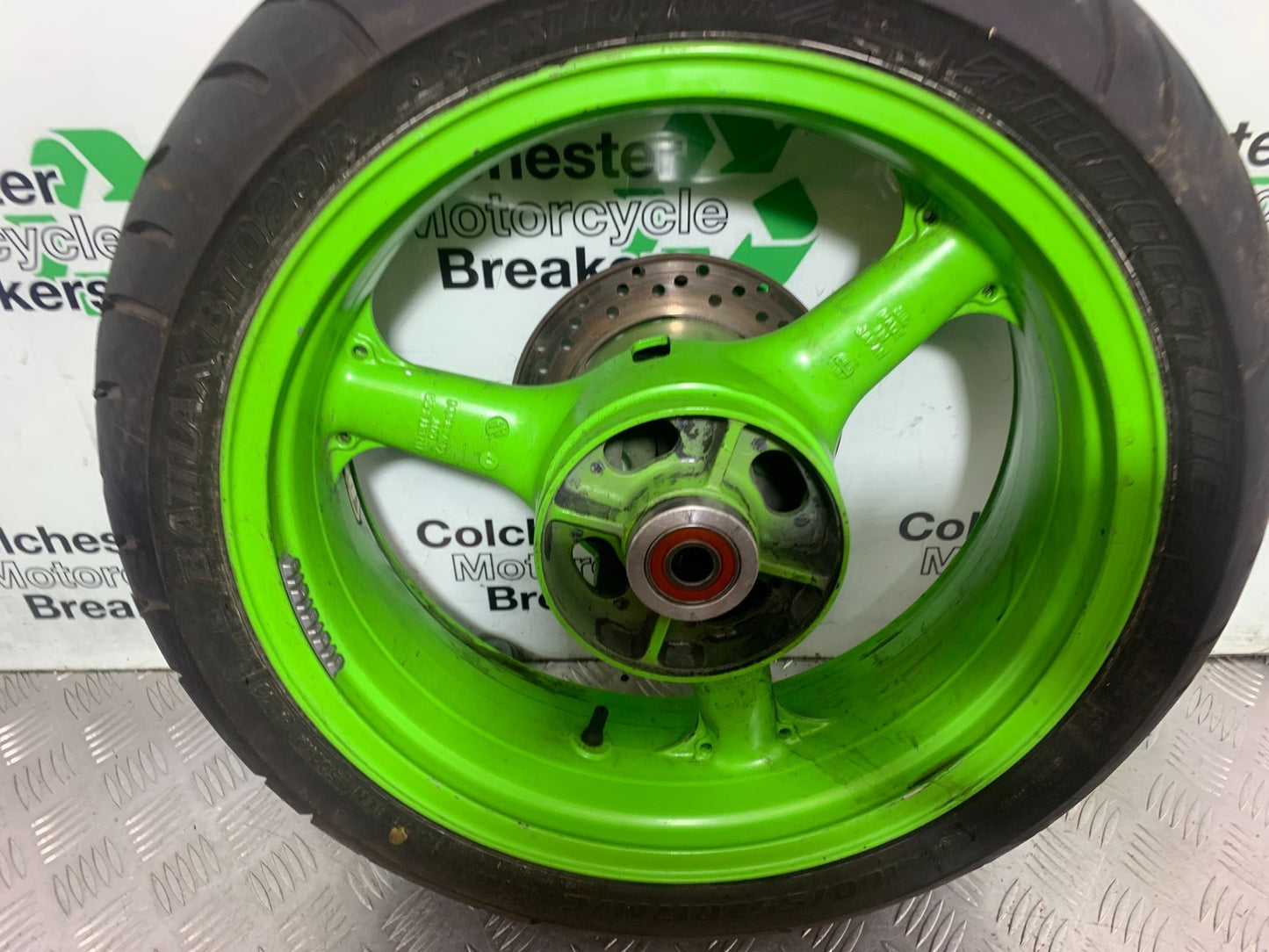 KAWASAKI ZX9R ZX9 C REAR WHEEL AND DISC YEAR 1998-99 (CMB1213)