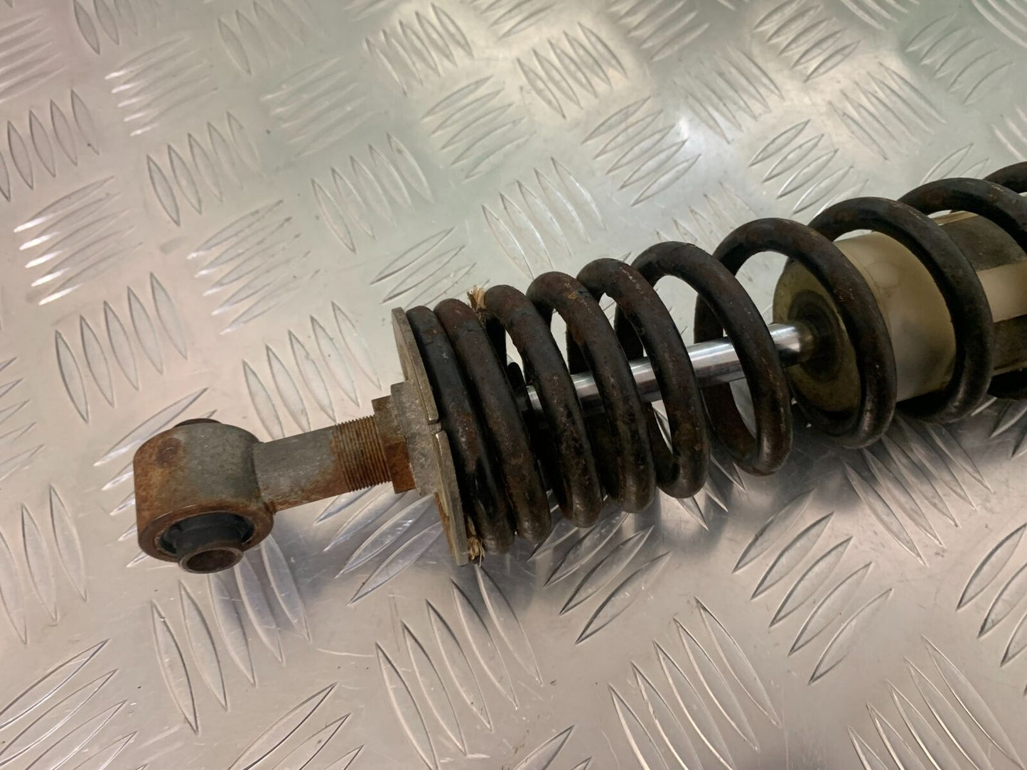 YAMAHA TT250 TT 250 REAR SHOCK YEAR 1980-1982 (STOCK 944)