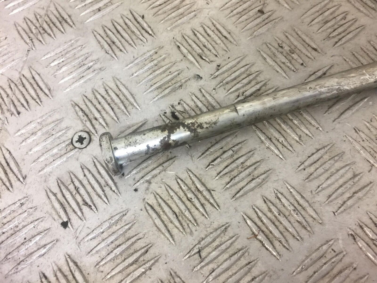 YAMAHA XJ6 XJ6-S SWINGARM SPINDLE YEAR 2010 (STOCK 383)