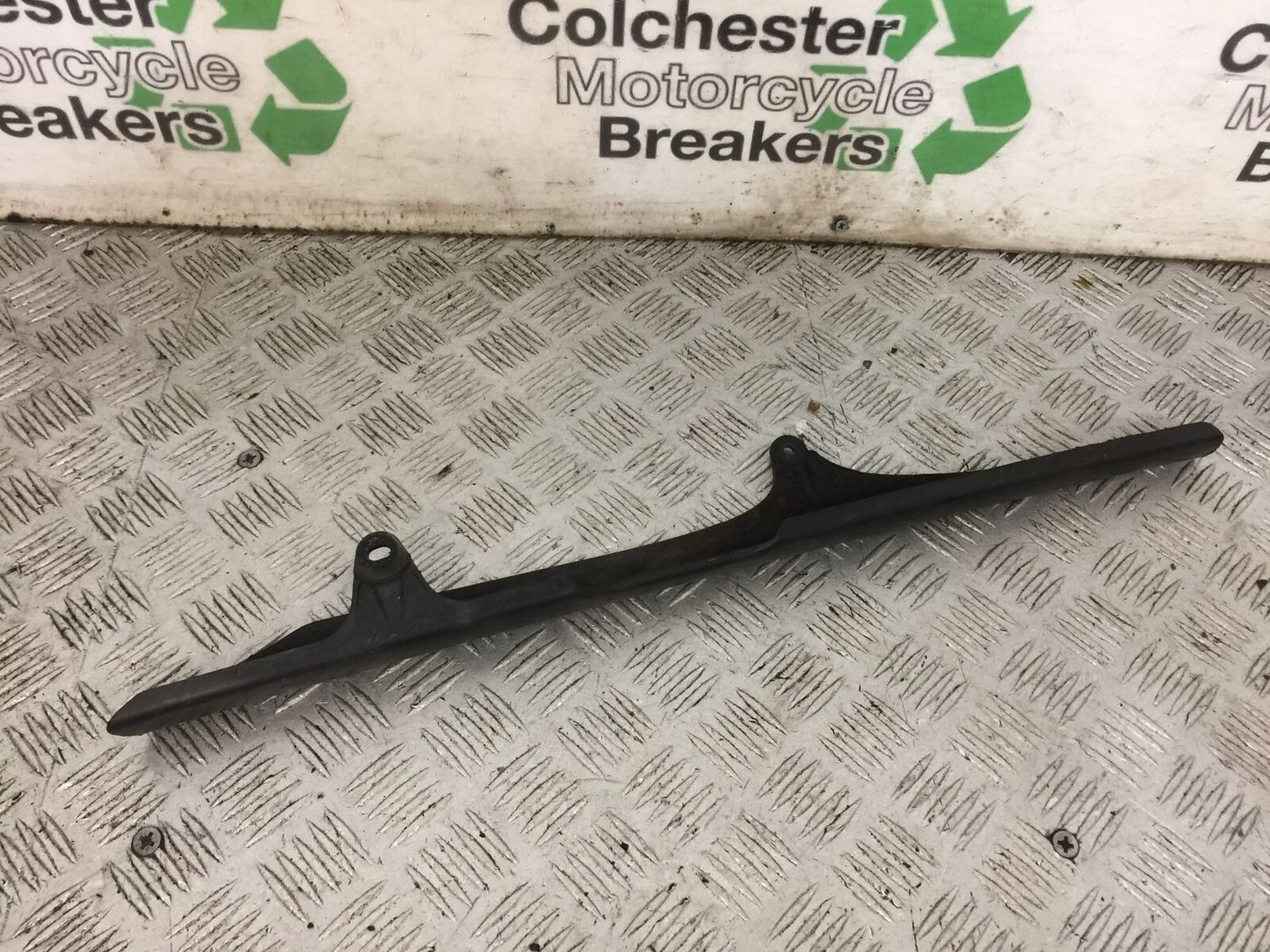 TRIUMPH 675 DAYTONA CHAIN GUARD YEAR 2006-2008 (STOCK 905)