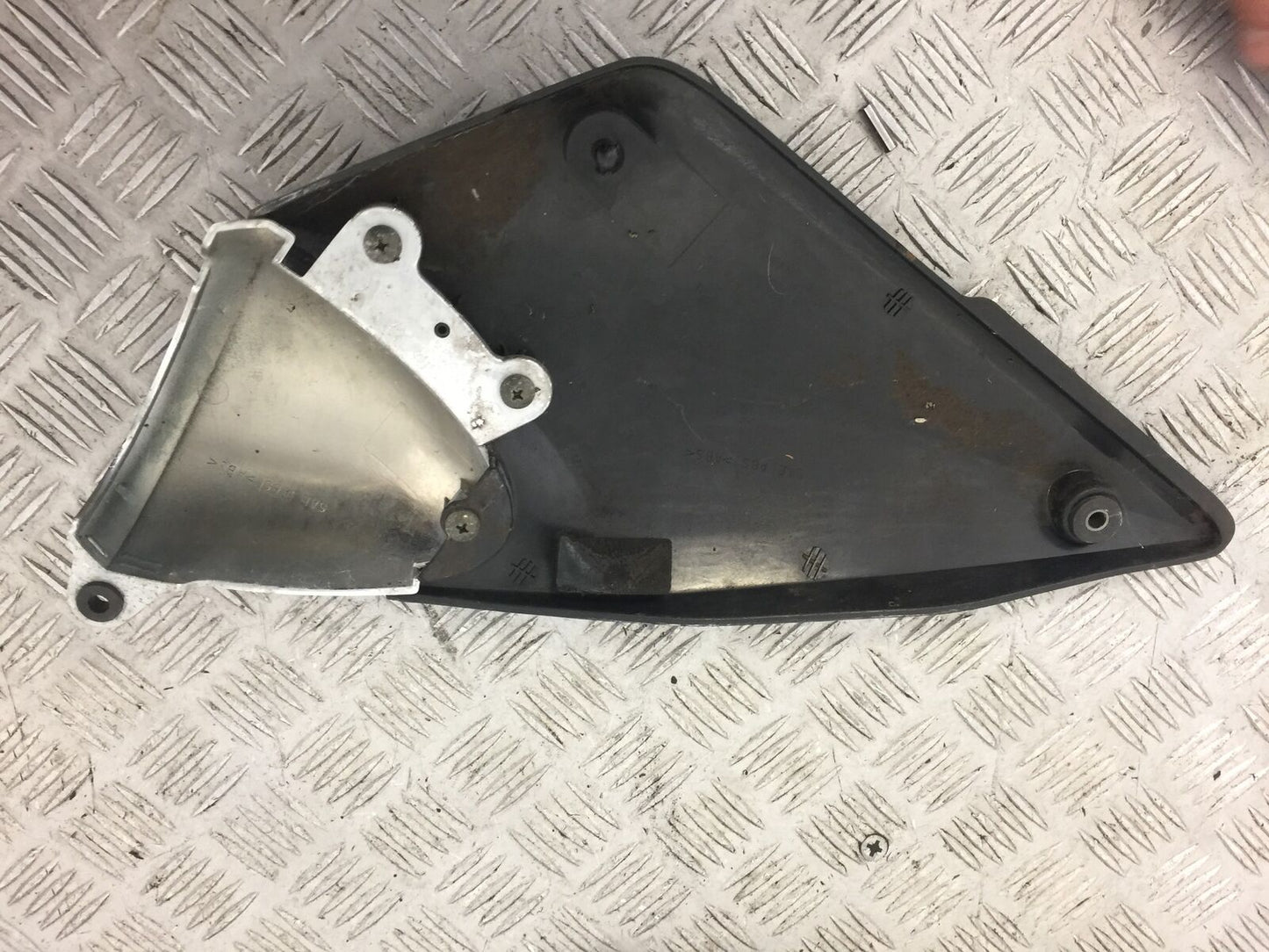 SUZUKI GSF600 GSF 600 BANDIT LEFT SIDE PANEL YEAR 2003