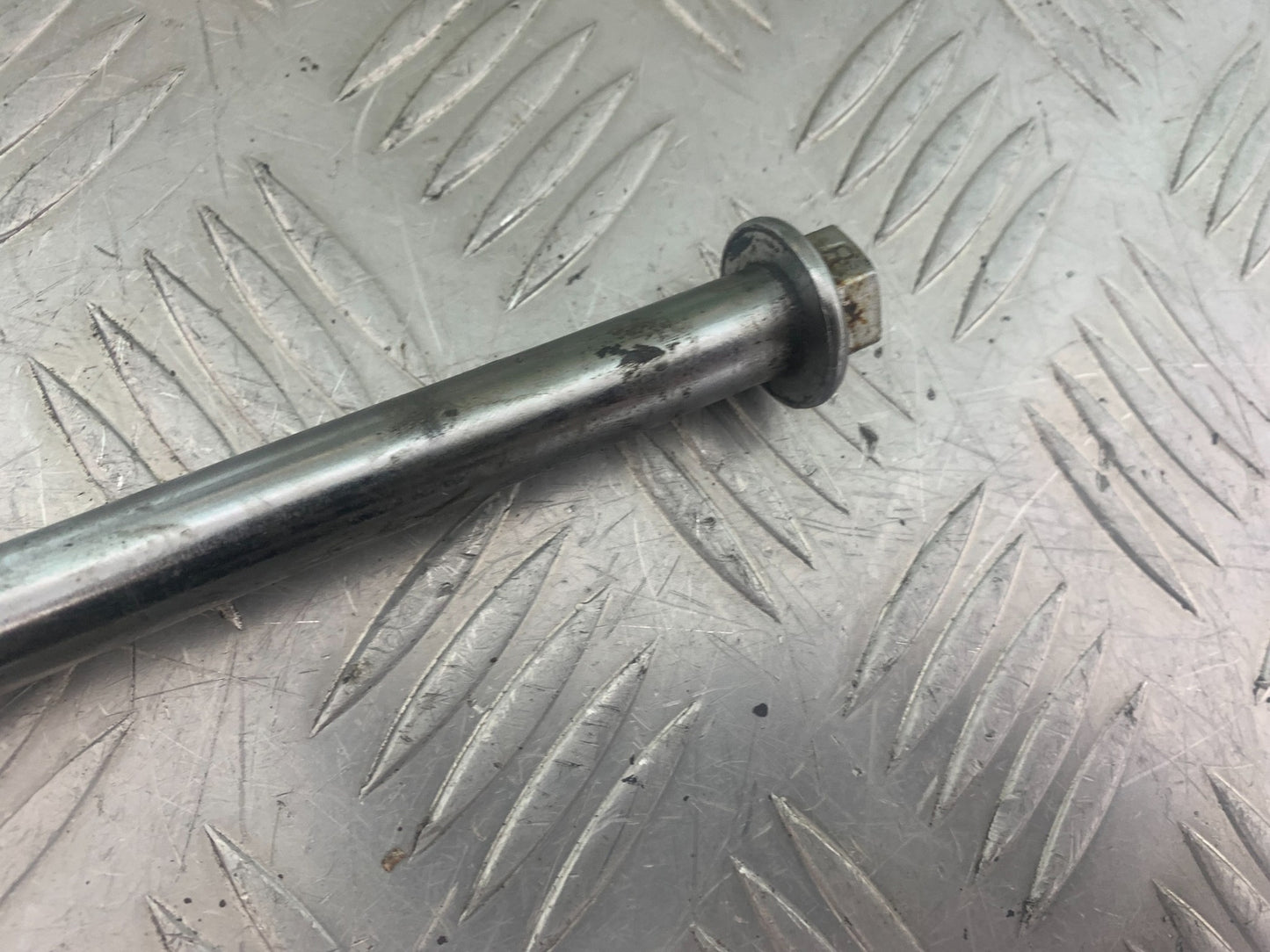 PIONEER XF250 FRONT WHEEL SPINDLE YEAR 2009 (CMB1143)