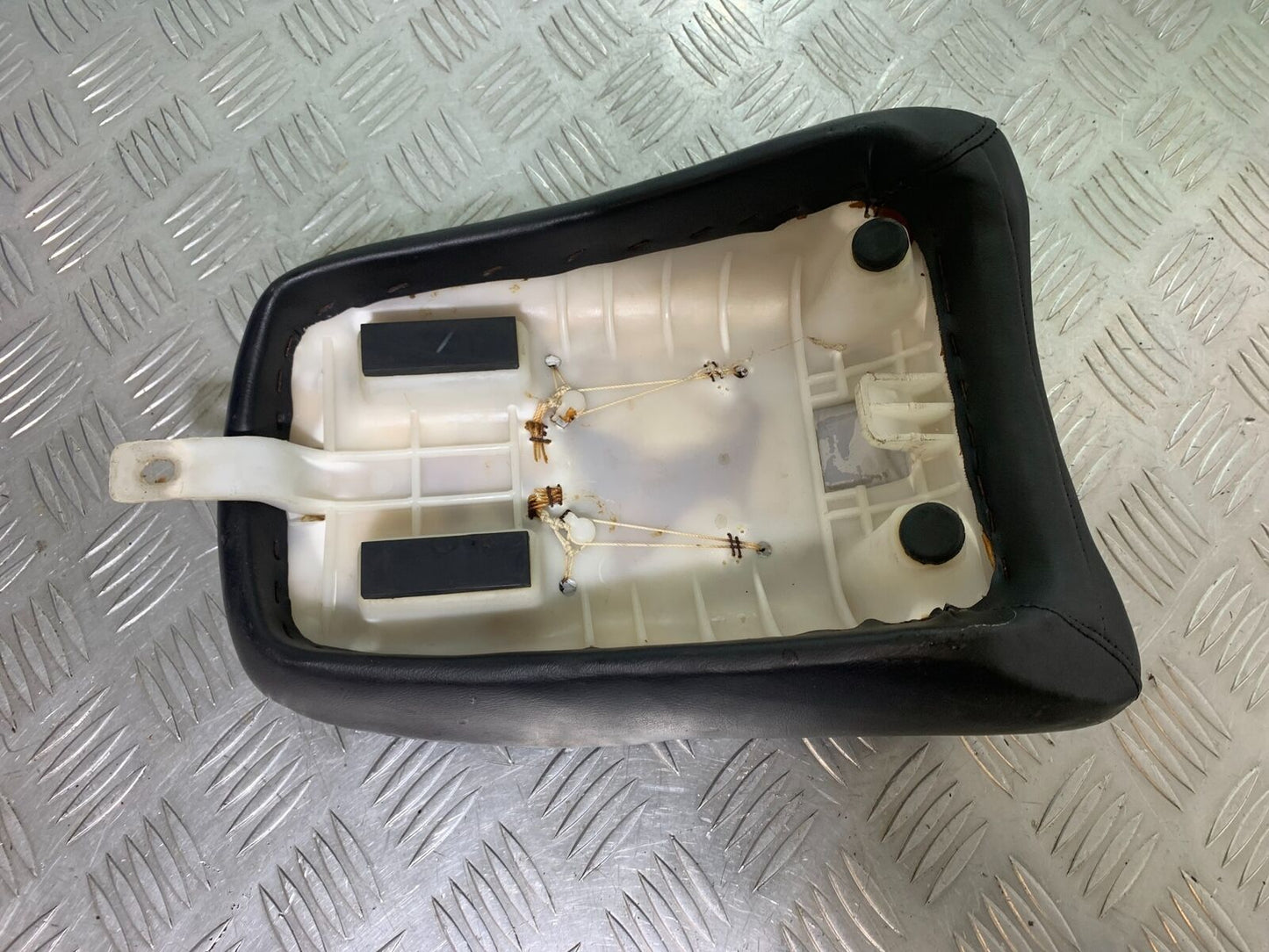 SUZUKI VS1400 VS 1400 INTRUDER REAR SEAT YEAR 1988 (CMB1077)