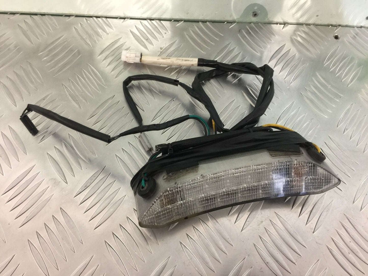YAMAHA YZF R1 5PW REAR LIGHT YEAR 2002-2003 (STOCK 929)