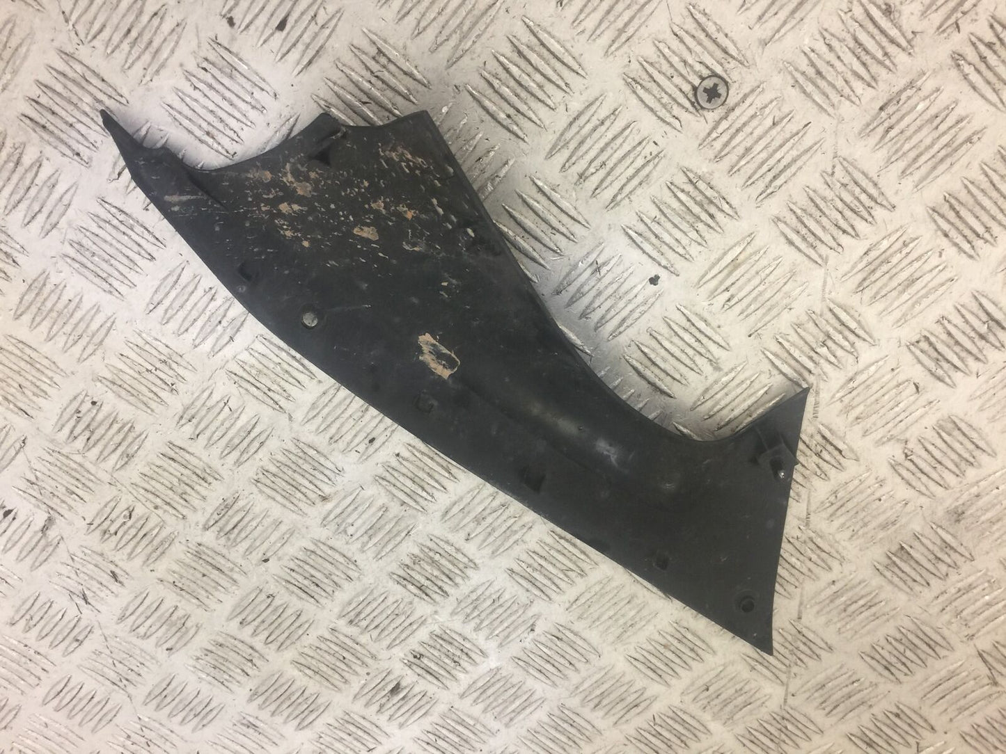 YAMAHA R6 LEFT TOP FAIRING INFILL YEAR 2008-2014 (STOCK 637)