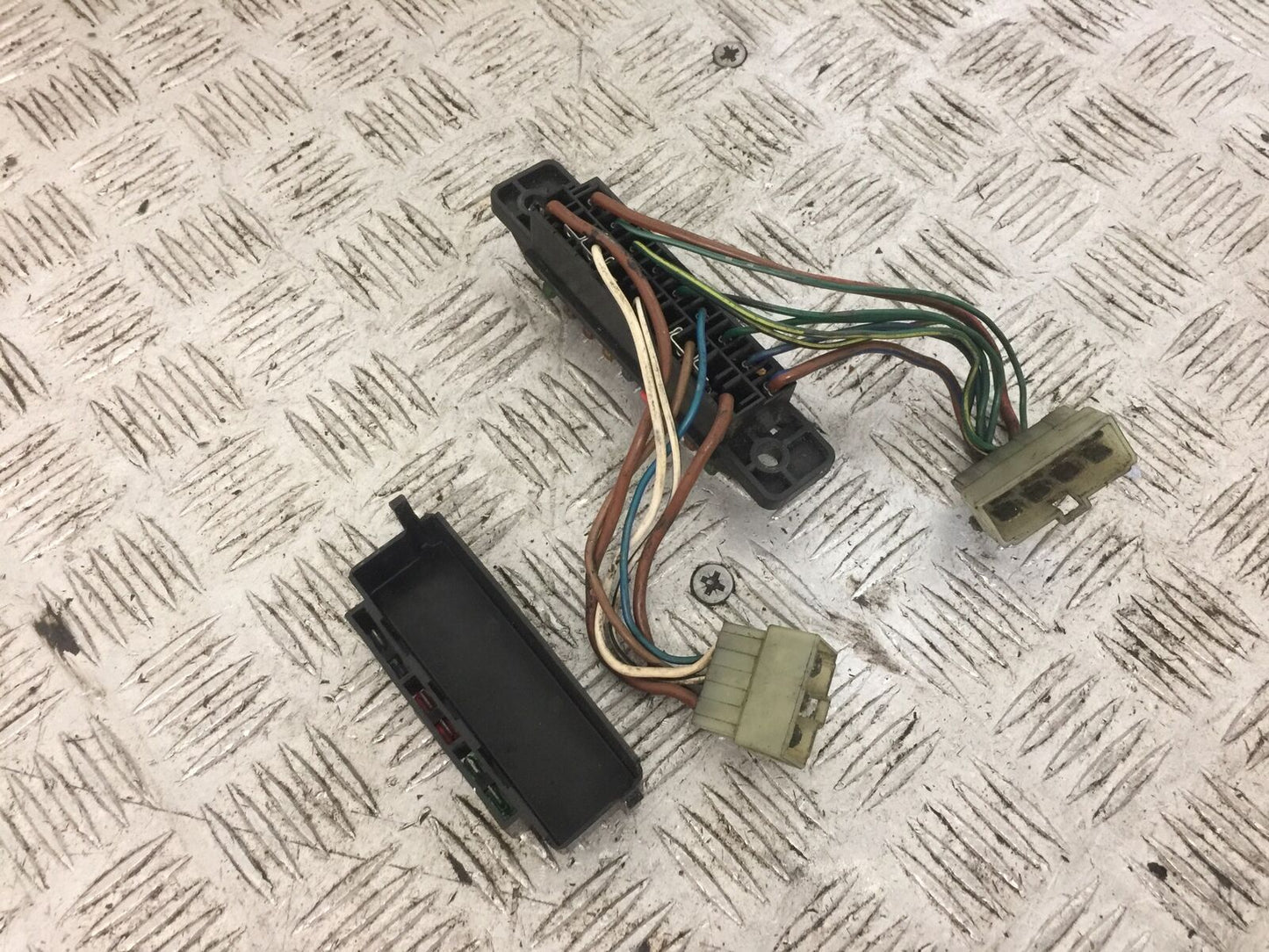 TRIUMPH TROPHY 900 FUSE BOX YEAR 1993-95 (STOCK 799)