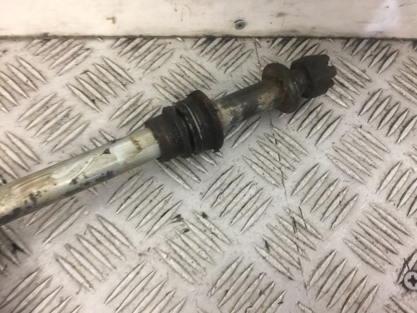 KAWASAKI ER6 F CHAIN ADJUSTERS AND SPINDLE YEAR 2006-2008 STOCK 401)
