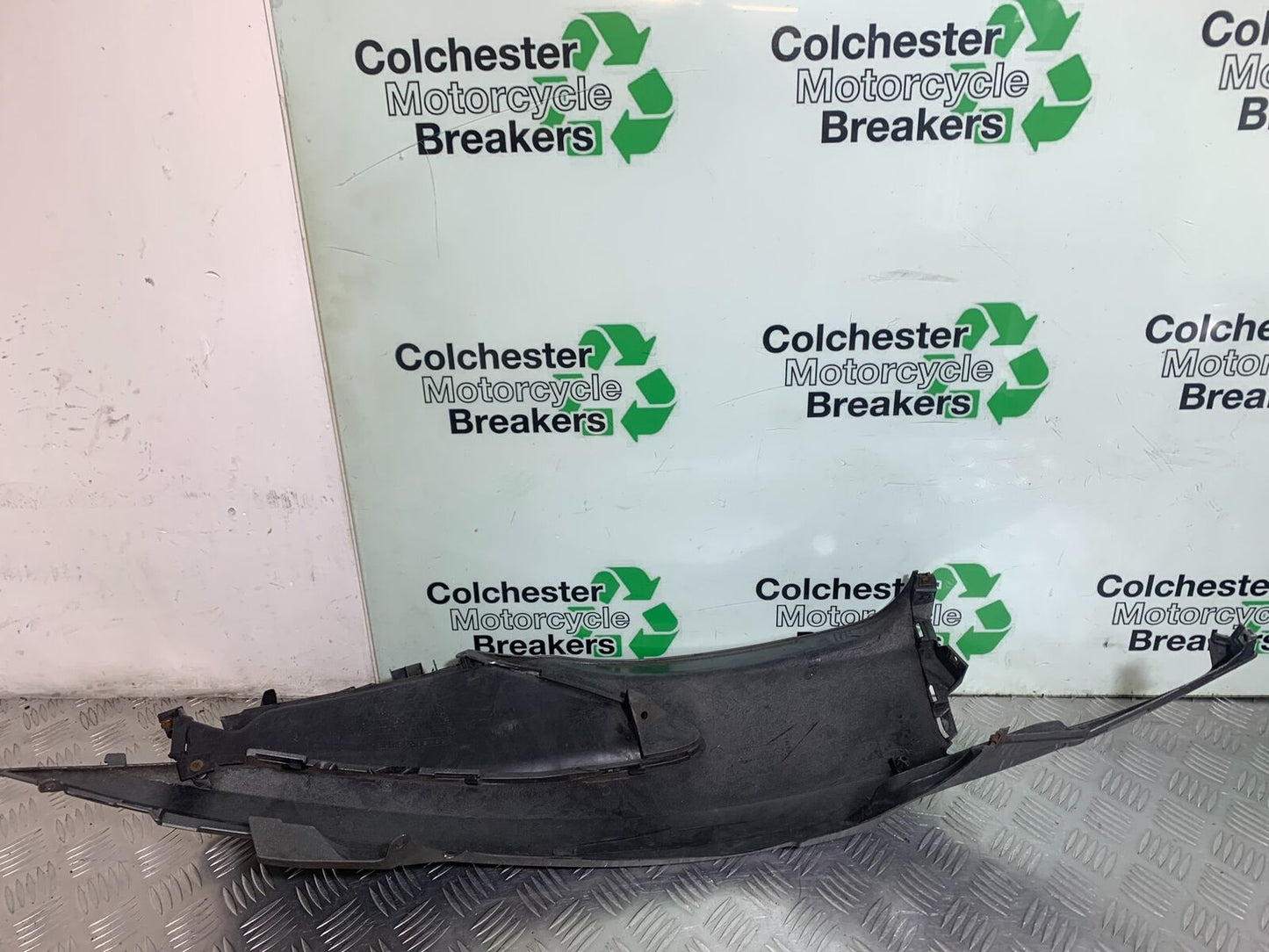 SUZUKI AN 200 UN 200 BURGMAN LEFT SEAT PANEL YEAR 2007-09 (CMB1128)