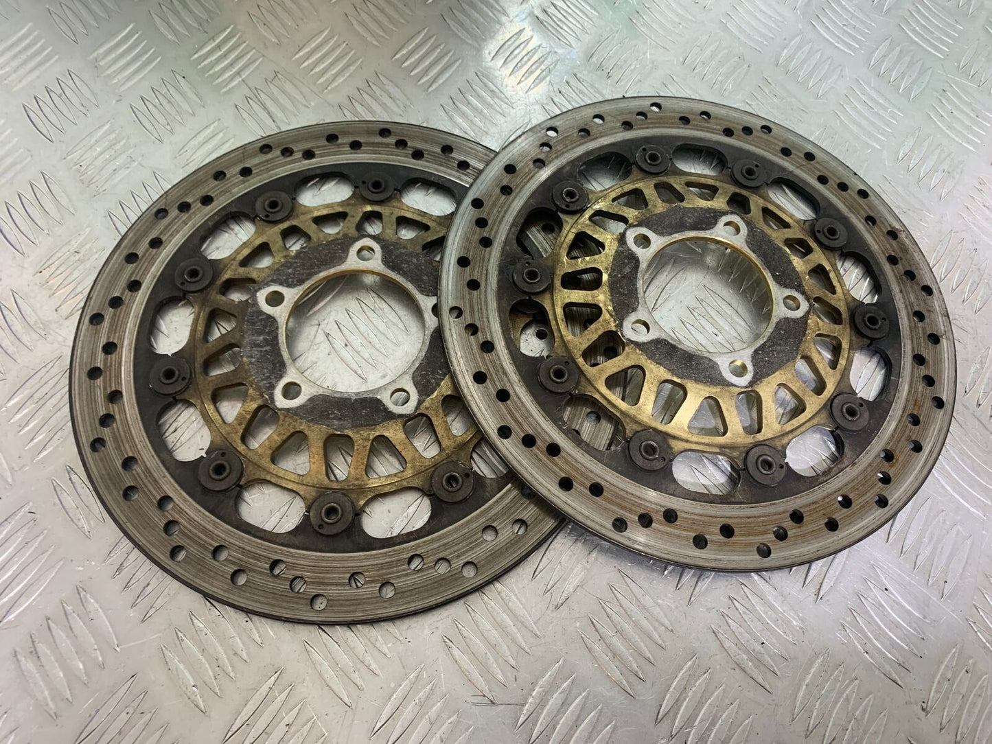 TRIUMPH 1050 SPRINT ST FRONT BRAKE DISCS YEAR 2004-07 (CMB1089)