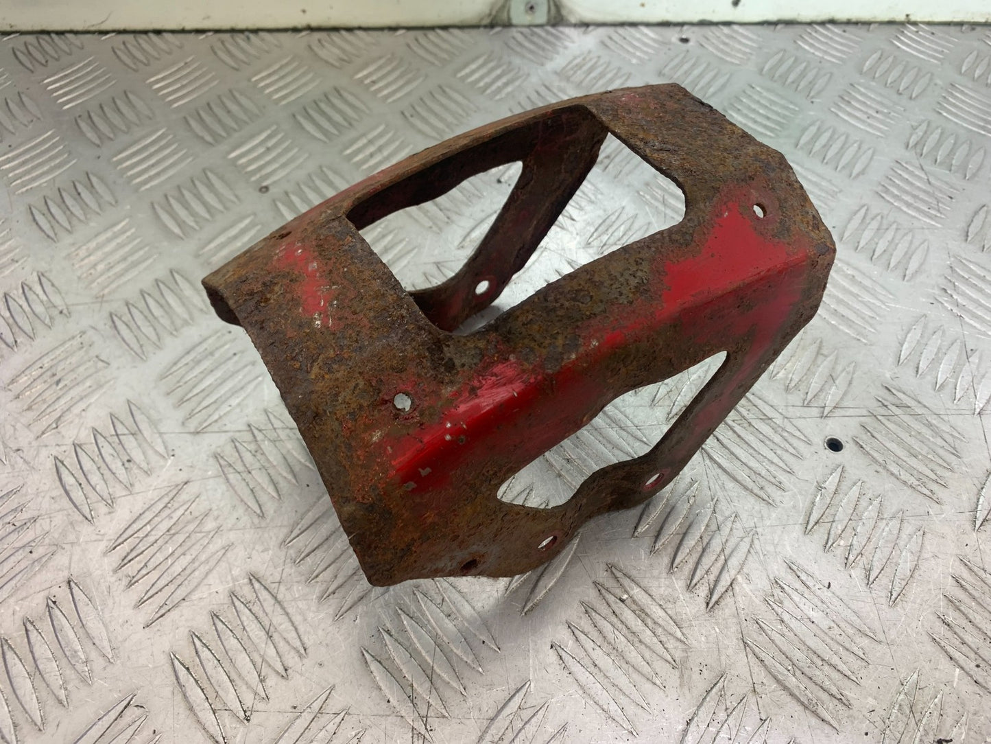 KAWASAKI GT550 GT 550 FRONT MUDGUARD BRACE YEAR 1989-1994