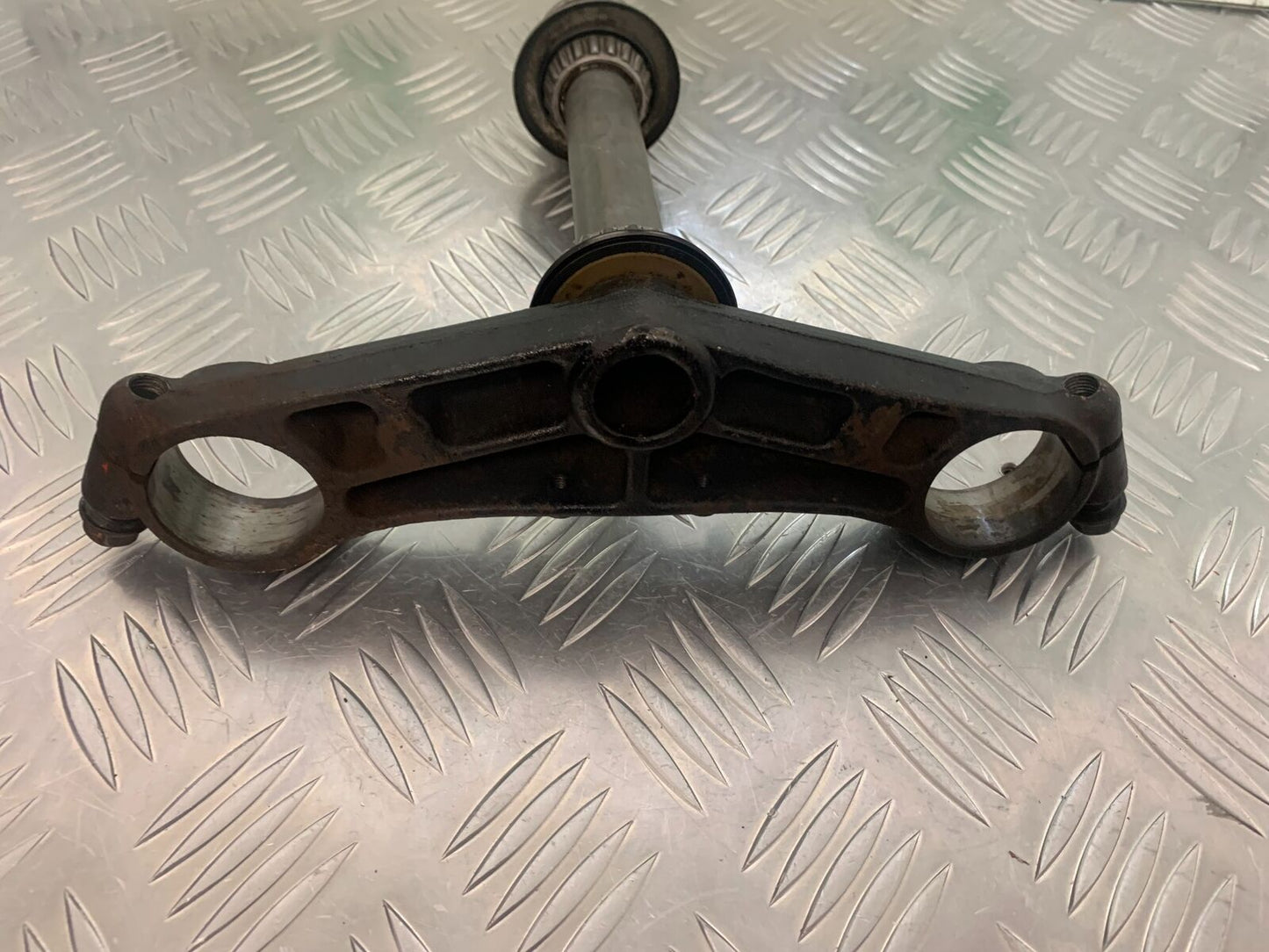 HONDA CBR1100 BLACKBIRD BOTTOM YOKE YEAR 1999-05 (STOCK 961)