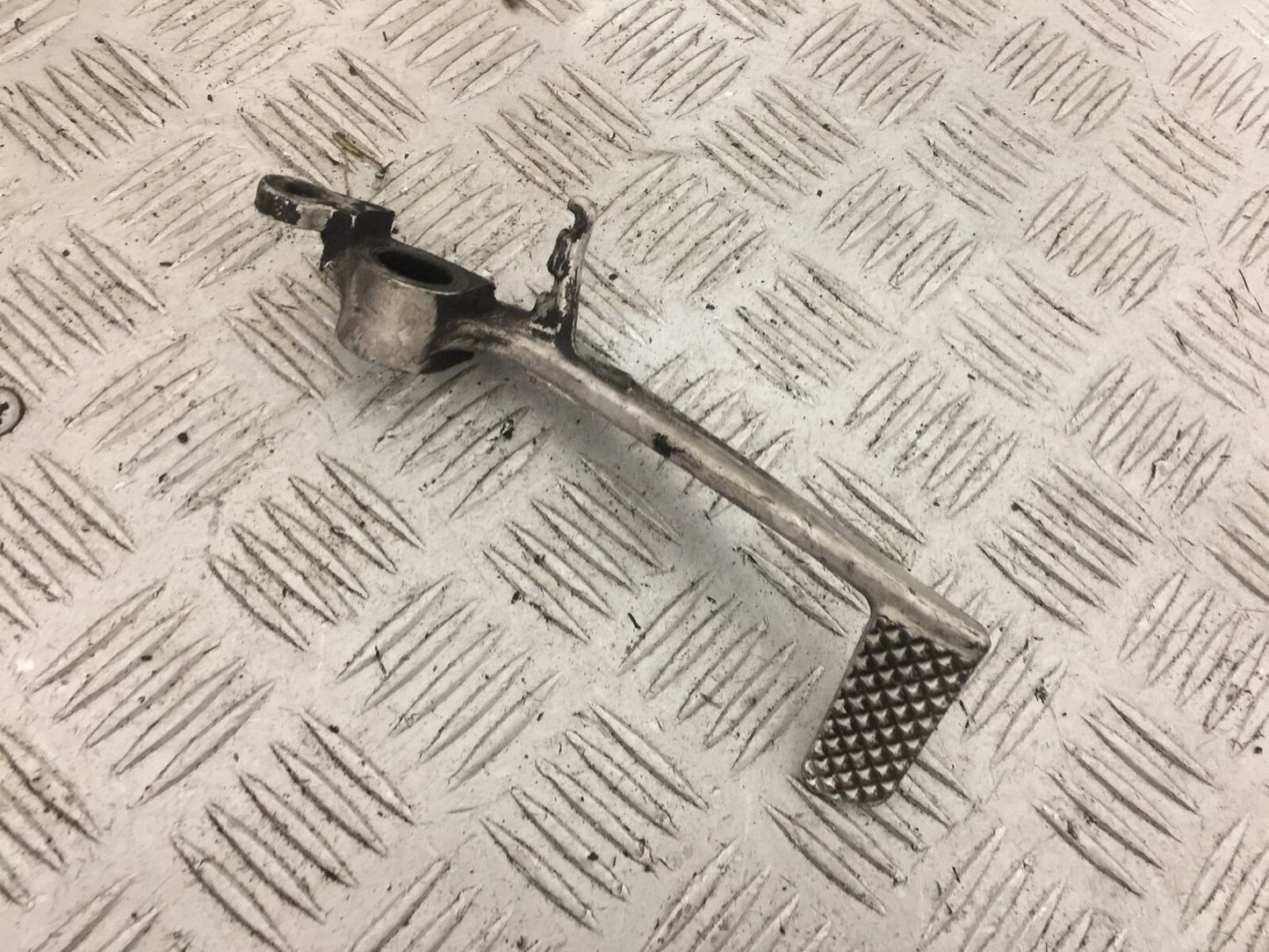 YAMAHA YZF R1 5VY REAR BRAKE PEDAL YEAR 2004-2006 (STOCK 748)