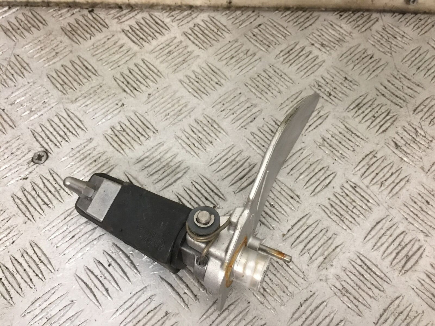 BMW R1250 R 1250 RT FRONT LEFT HANGER AND PEG YEAR 2023 (STOCK 907)