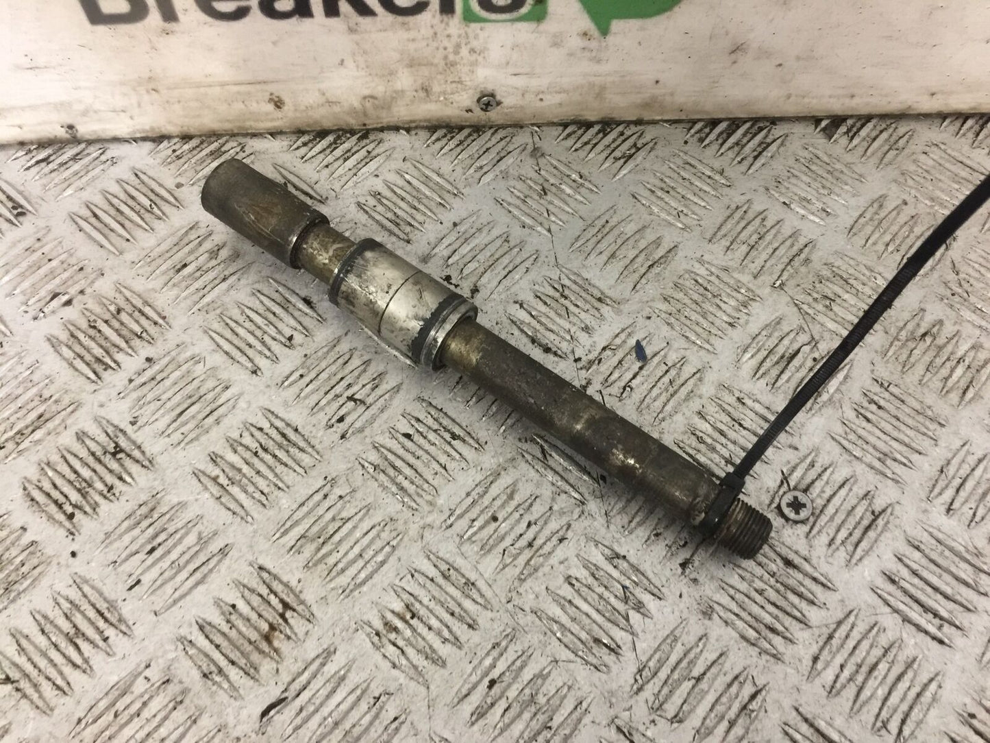 TRIUMPH 675 DAYTONA FRONT WHEEL SPINDLE YEAR 2006-2008 (STOCK 789)