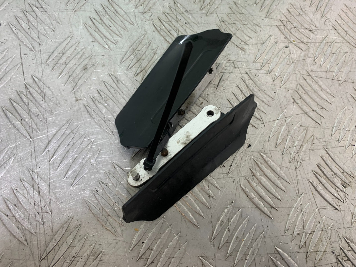TRIUMPH 1050 SPEED TRIPLE FRONT MUDGUARD INFILLS YEAR 2005-2007 (CMB1322)