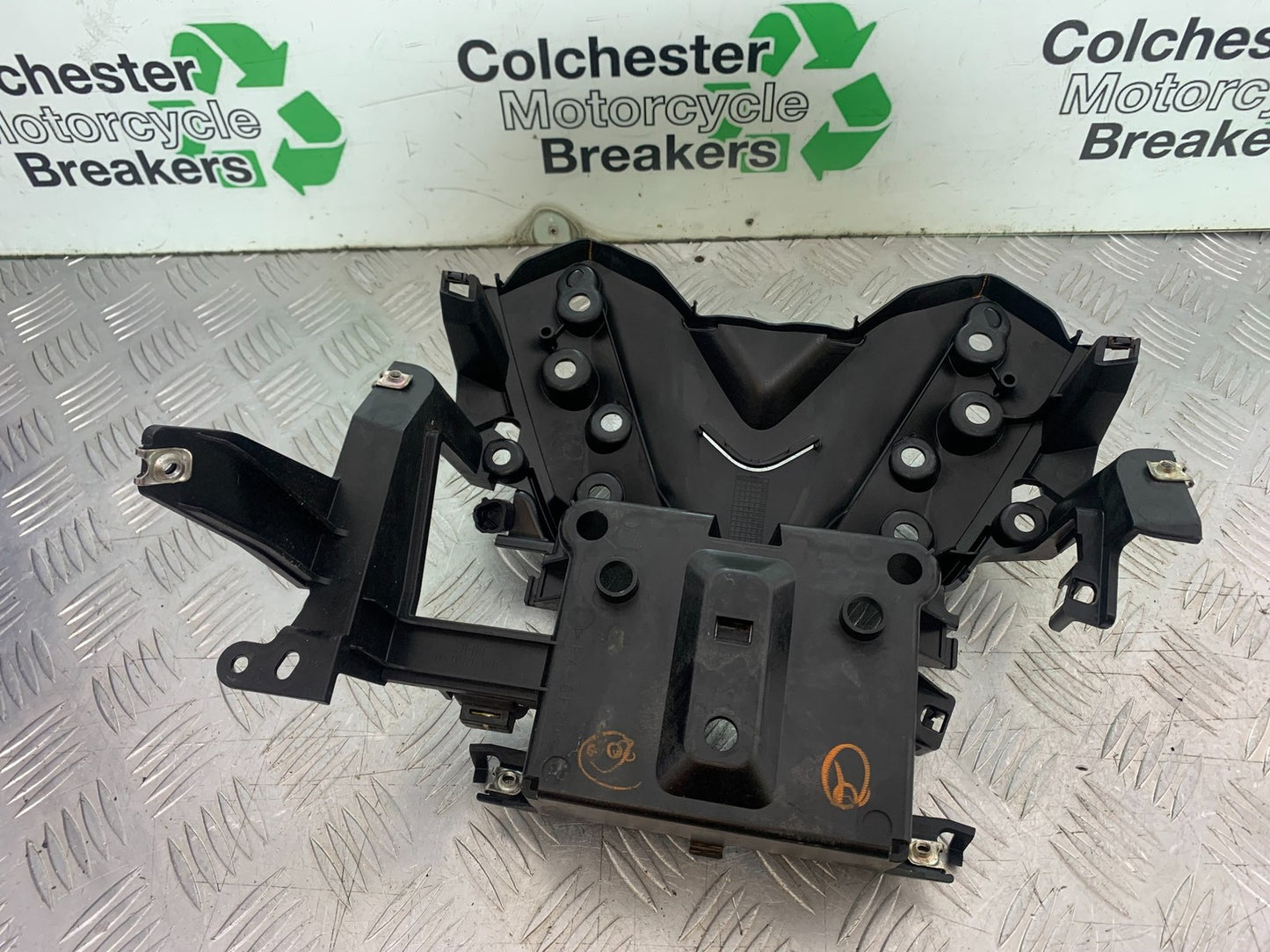 YAMAHA XMAX 300 FAIRING BRACKET YEAR 2017-2020 (CMB1218)