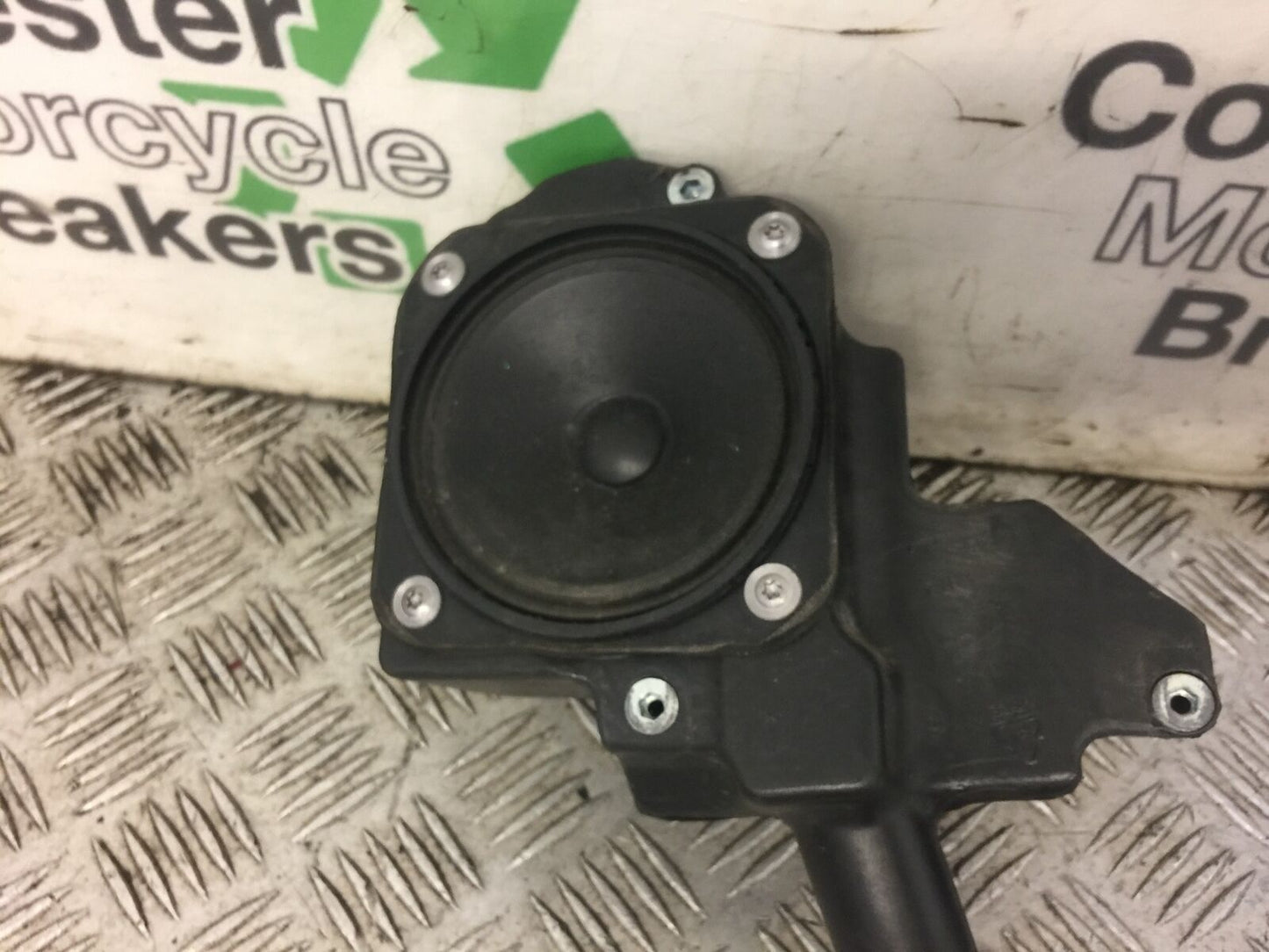 TRIUMPH TROPHY 1215 SE LEFT SPEAKER YEAR 2012-2017 (STOCK 567)