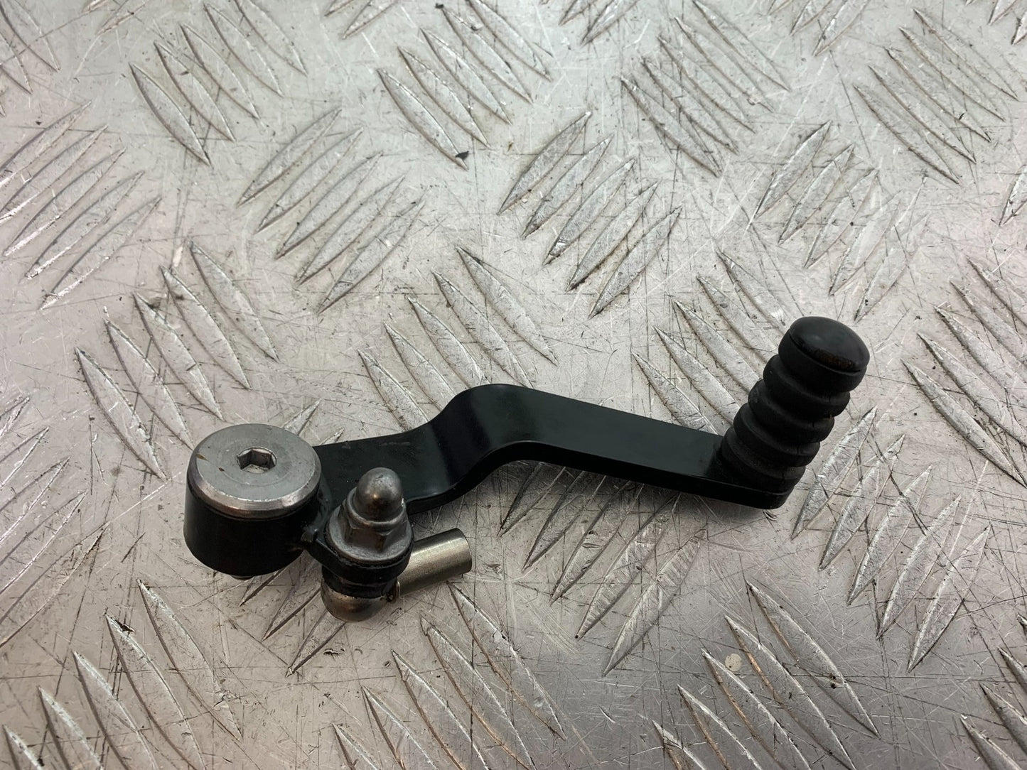 TRIUMPH TRIDENT 660 GEAR LEVER YEAR 2021-2024 (CMB1295)