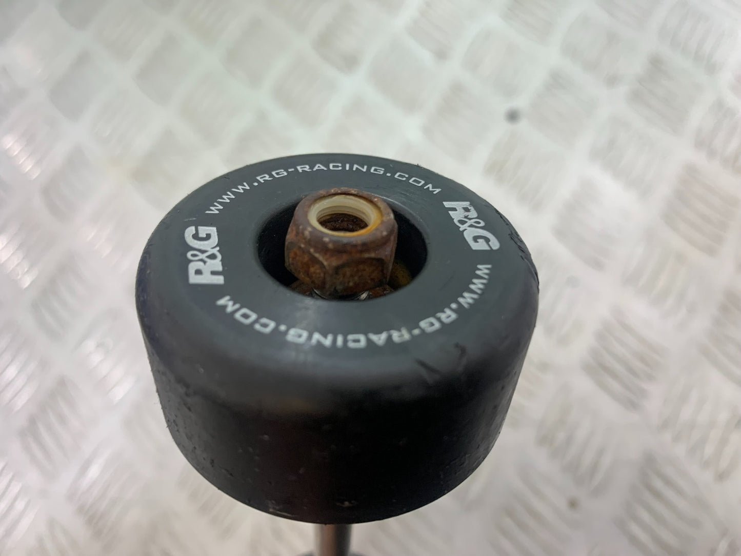 DUCATI 996 SPS 748 916 998 R&G FRONT WHEEL BOBBINS 1999-2000 (CMB1209)