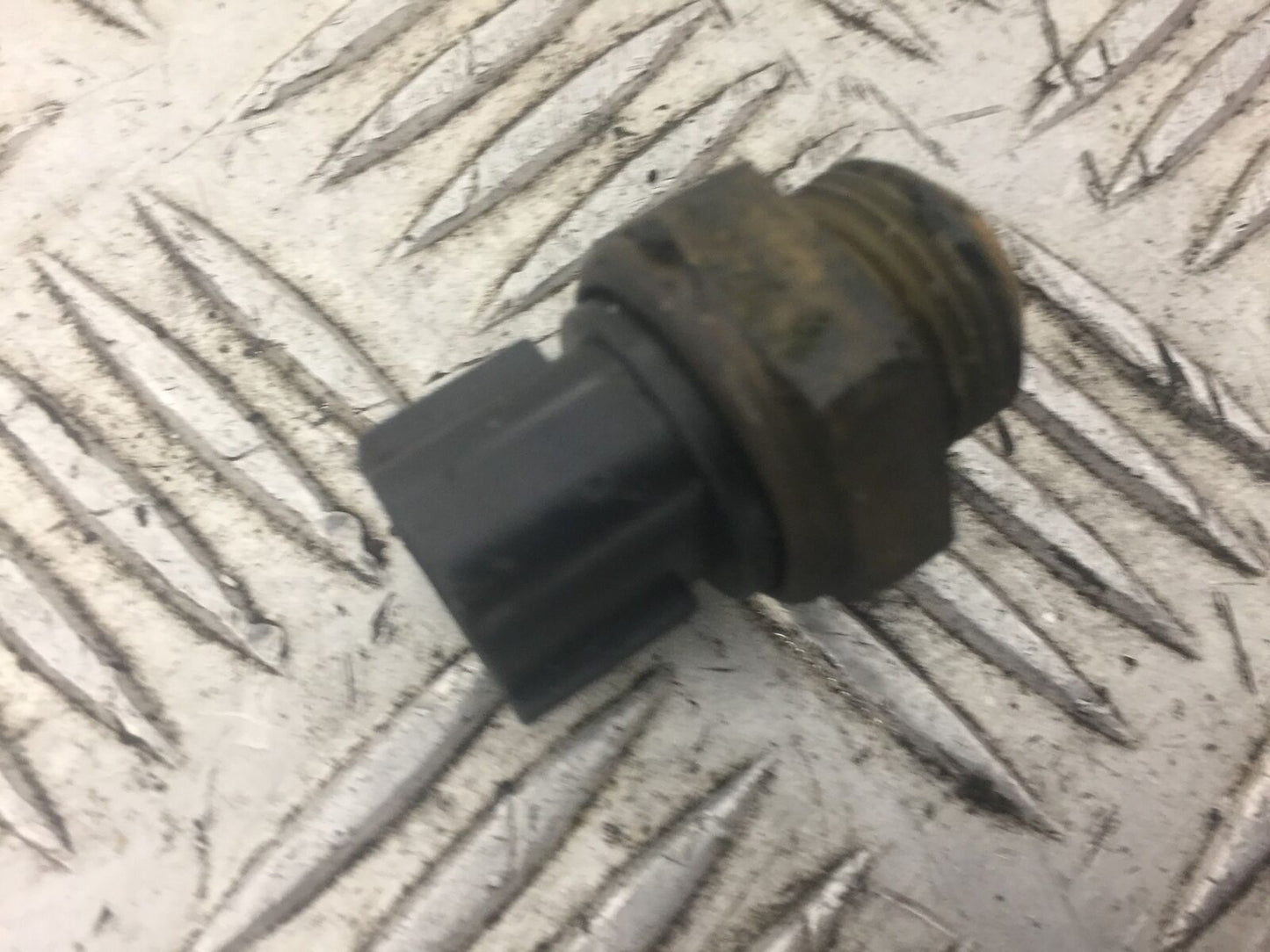 SUZUKI GSXR1000 GSXR 1000 FAN SWITCH K1 K2 YEAR 2000