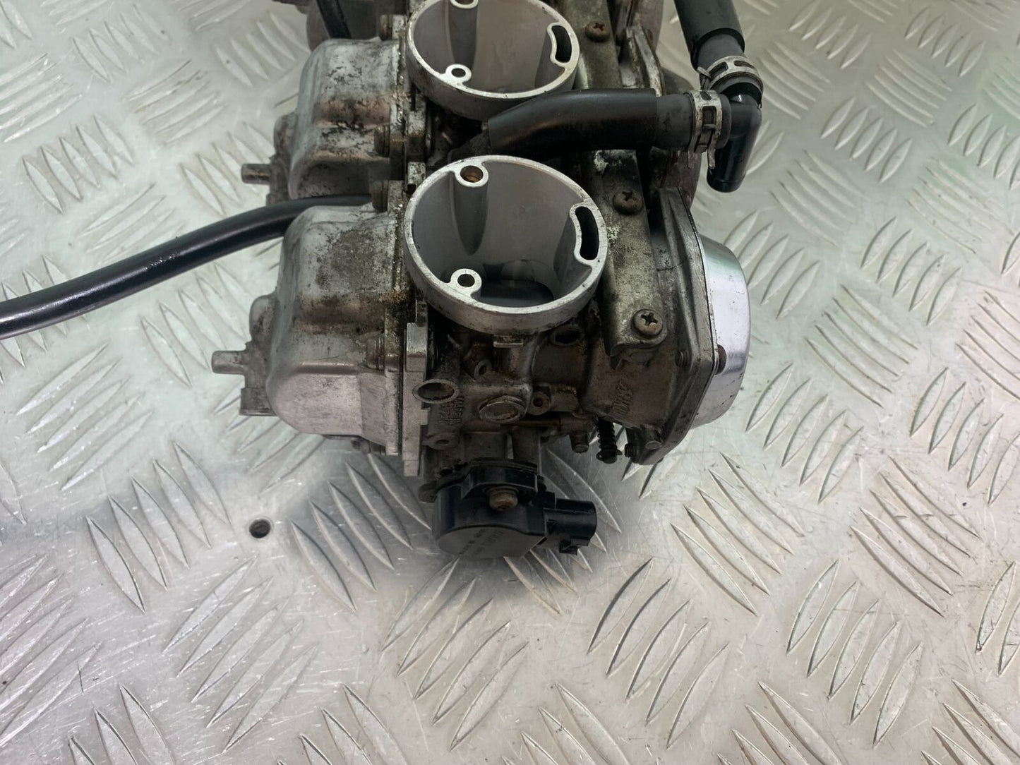 YAMAHA XJR1300 XJR 1300 CARBS YEAR 1999-2003 (CMB1055)