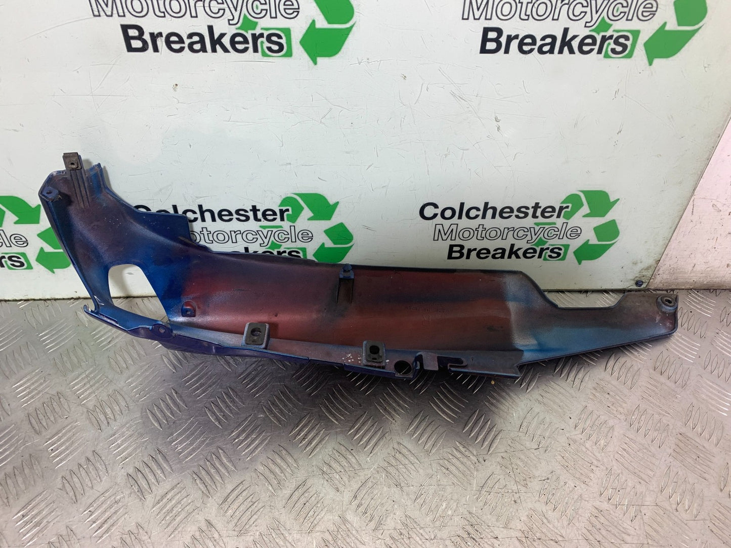 KAWASAKI ZZR1100 D RIGHT SEAT PANEL YEAR 1993-2001 (CMB1289)