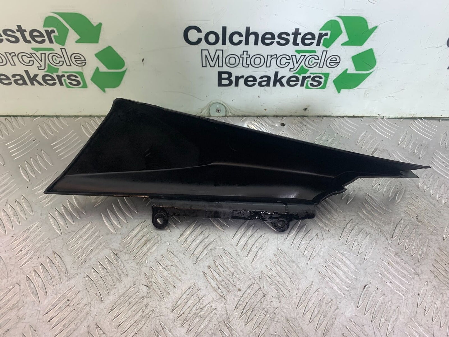 YAMAHA XT125 X XT 125 X LEFT SEAT PANEL 2005-2011 (CMB1097)