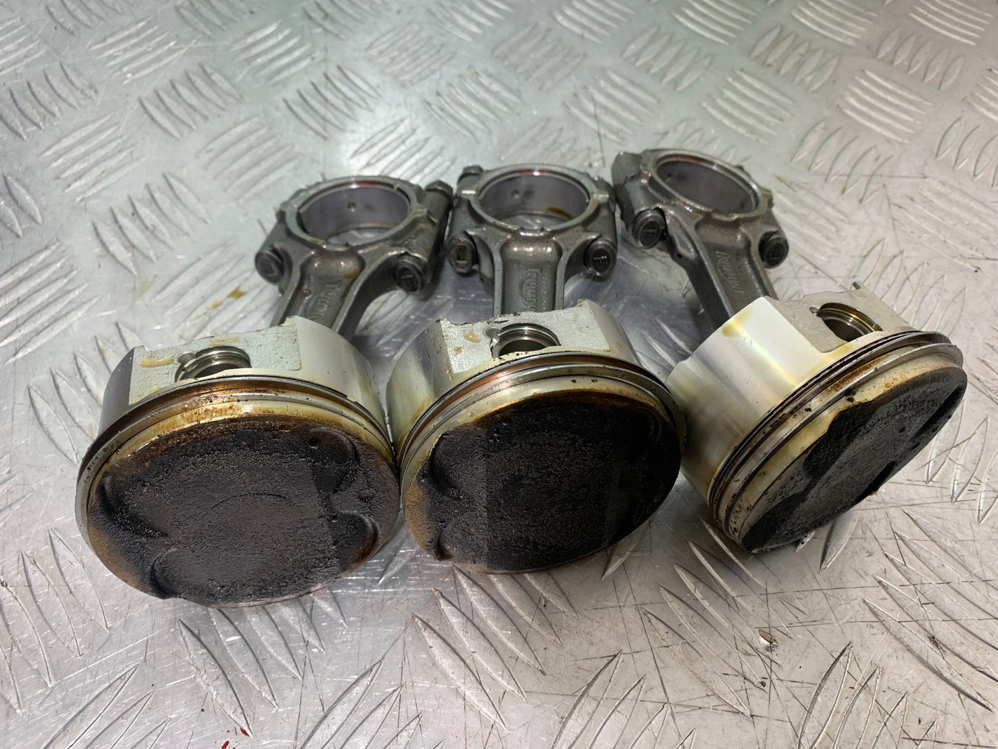 TRIUMPH 955I SPRINT RS CON RODS AND PISTONS YEAR 1999-04