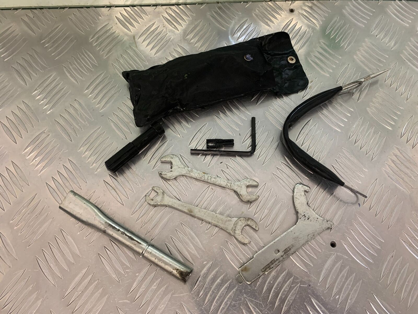 HONDA CBR650 R CBR 650R TOOL KIT YEAR 2019-2020 (STOCK 952)